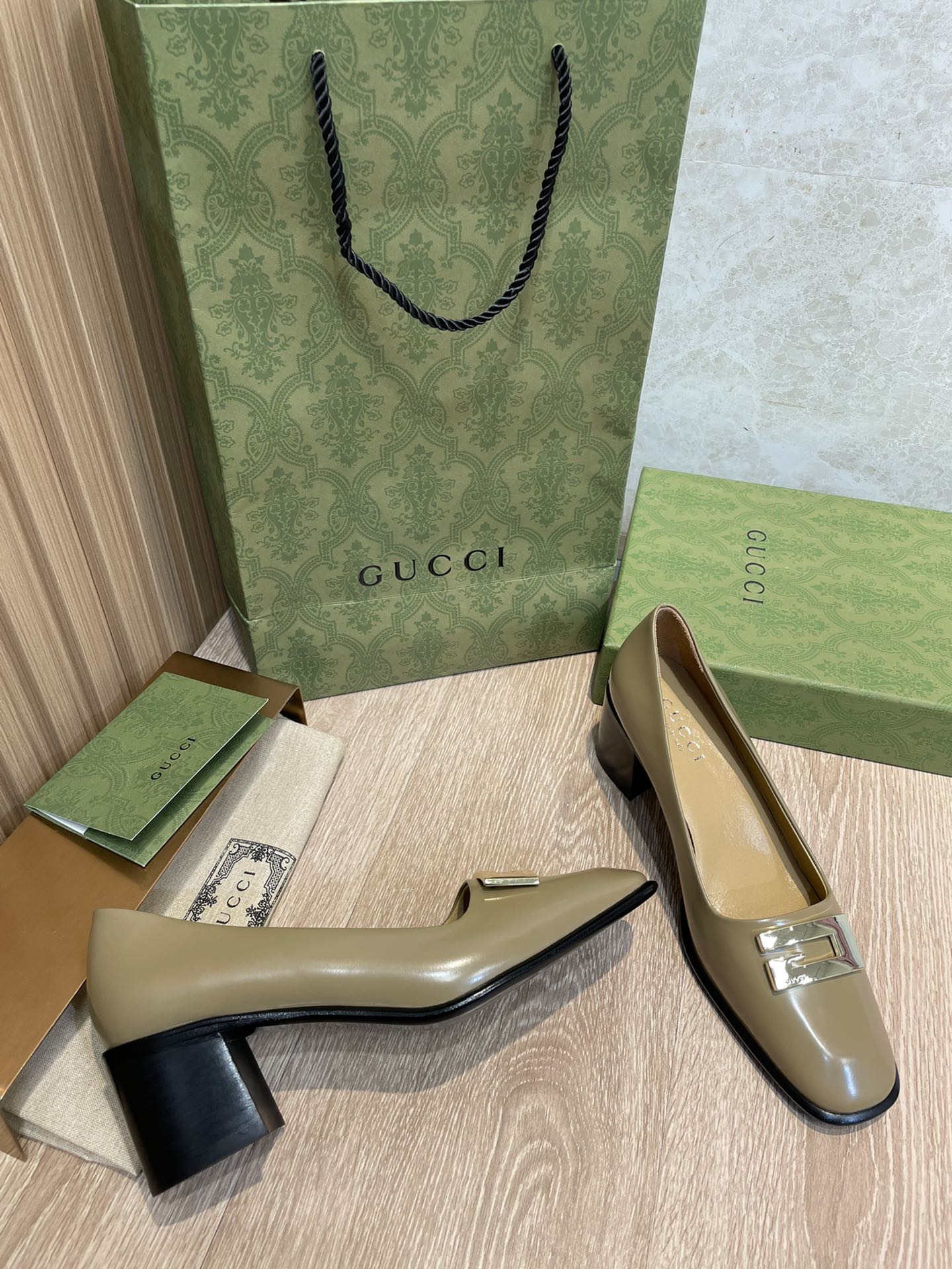 Gucci - 22 Ранняя весна - Ретро - Туфли на низком каблуке