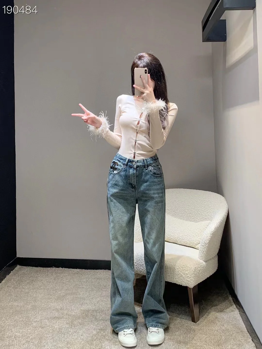 Джинсы прямого кроя Chanel 2403 с вышитой надписью