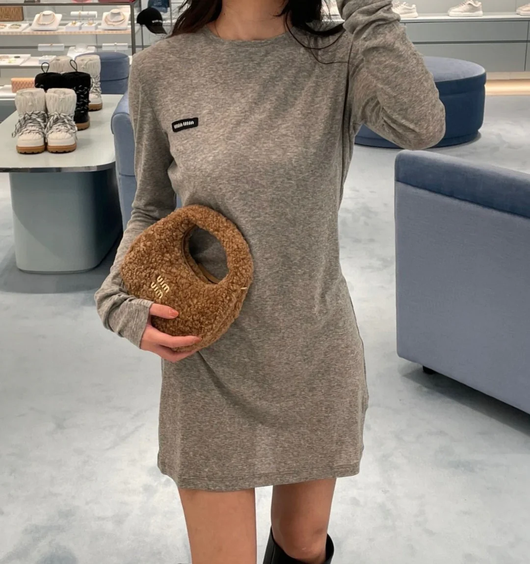 Сумка Miu Miu Wander - овечья шерсть - коричневая - поделиться нарядом