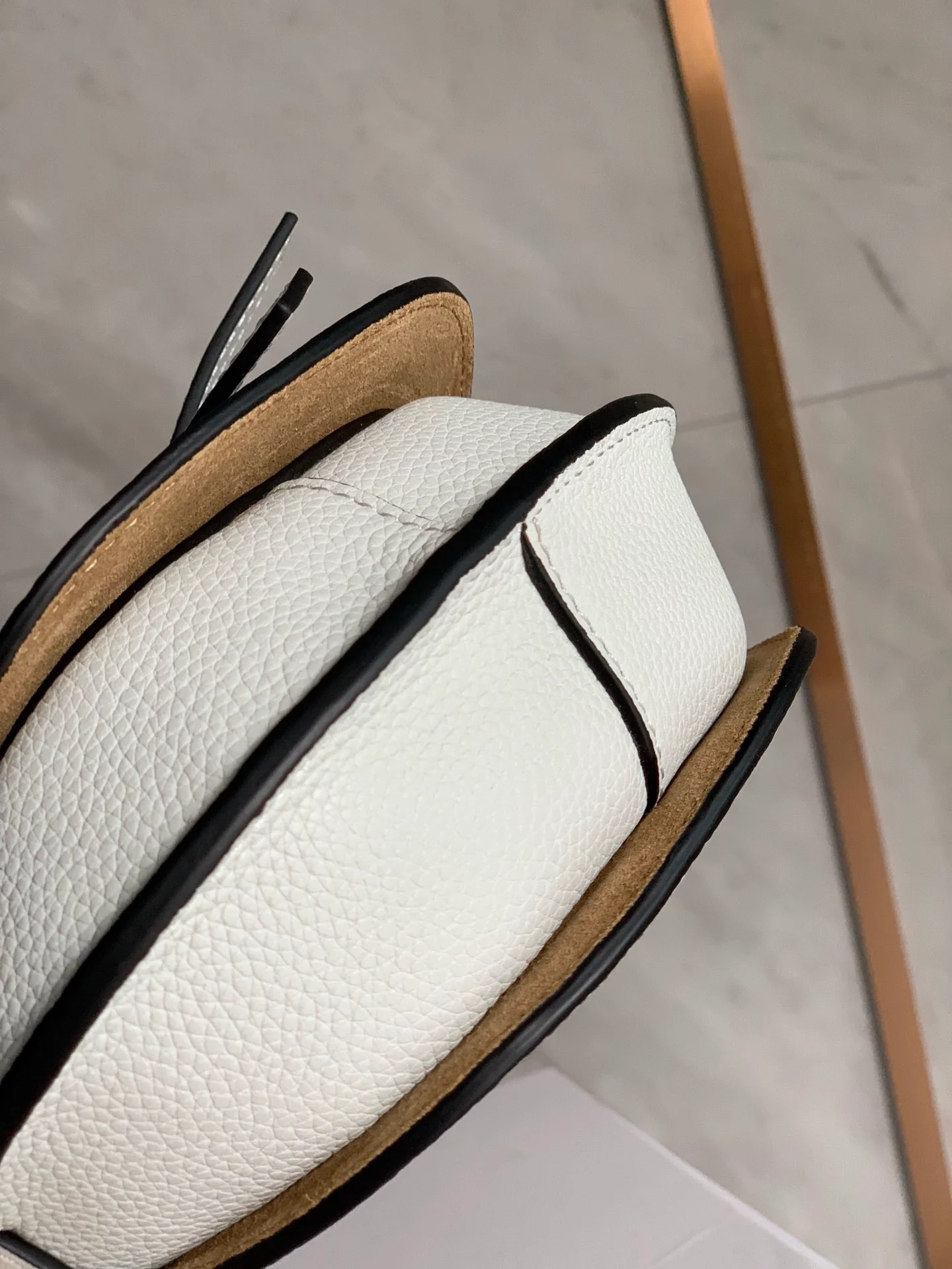 Loewe-gate-mini-21x12-5x9-5-cm-9