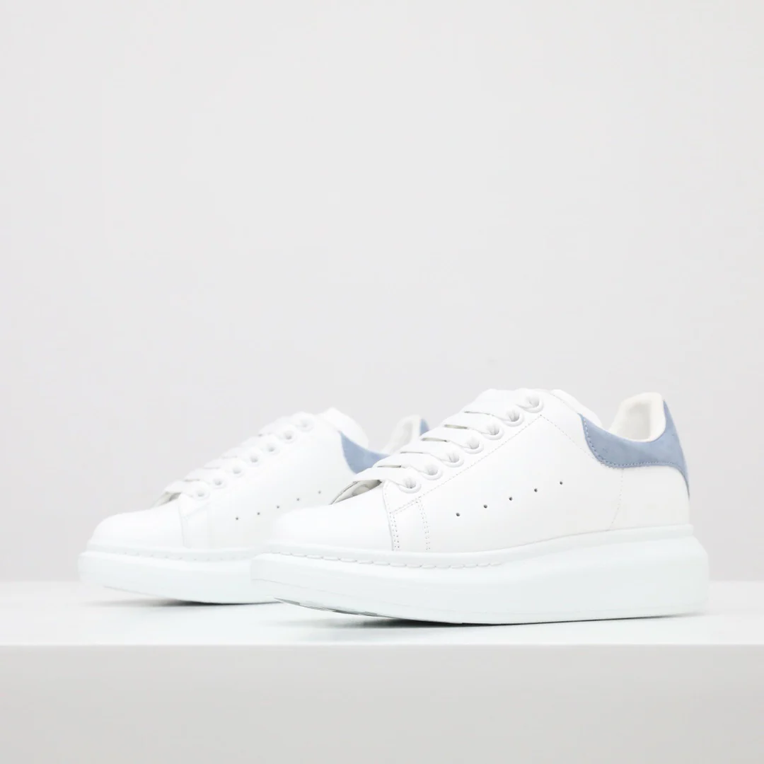 Классические белые кроссовки McQueen - нежно-голубые