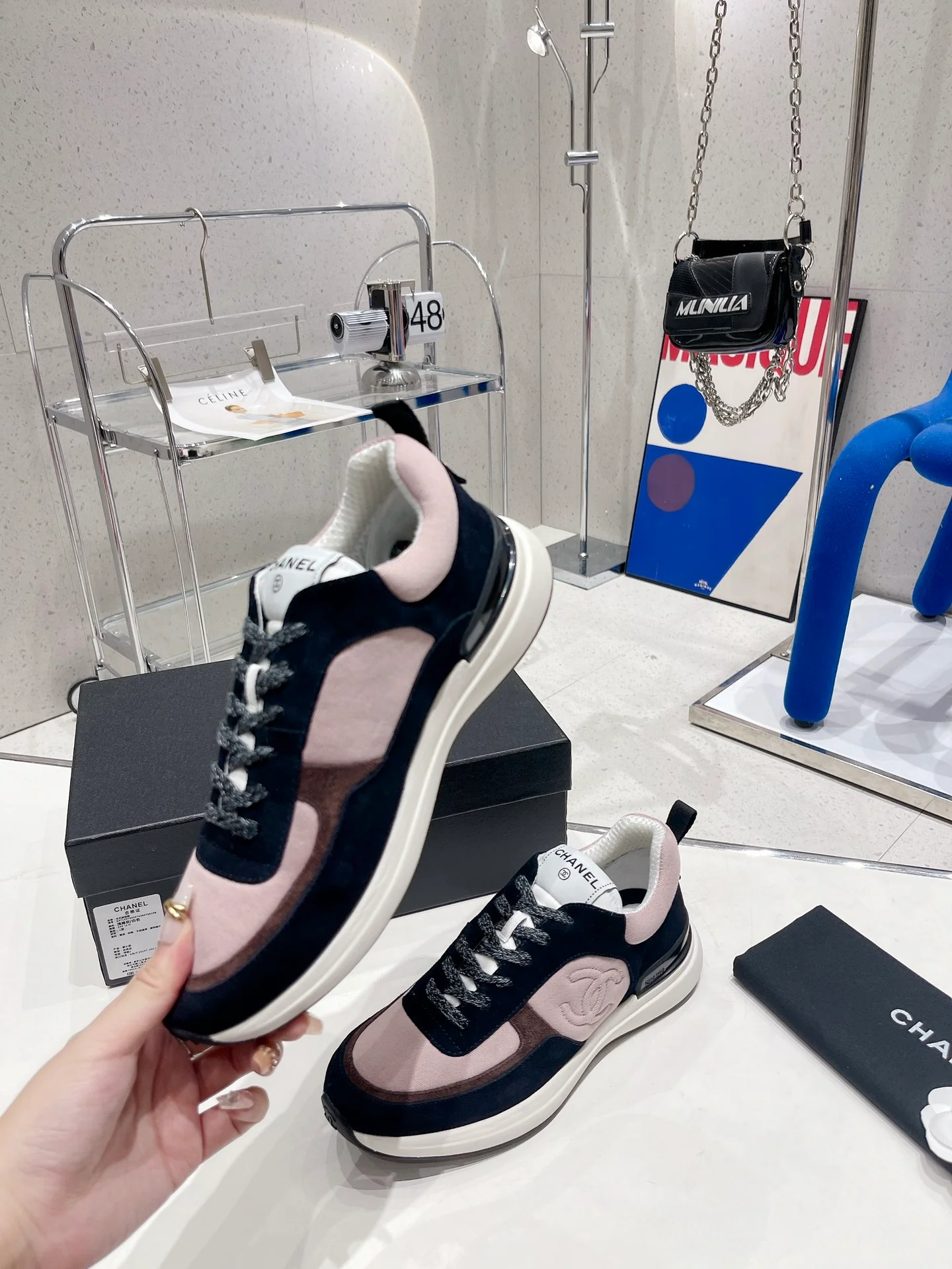 Новые поступления с показа Chanel весна/лето 2022 - Повседневные кроссовки - Розовые и коричневые