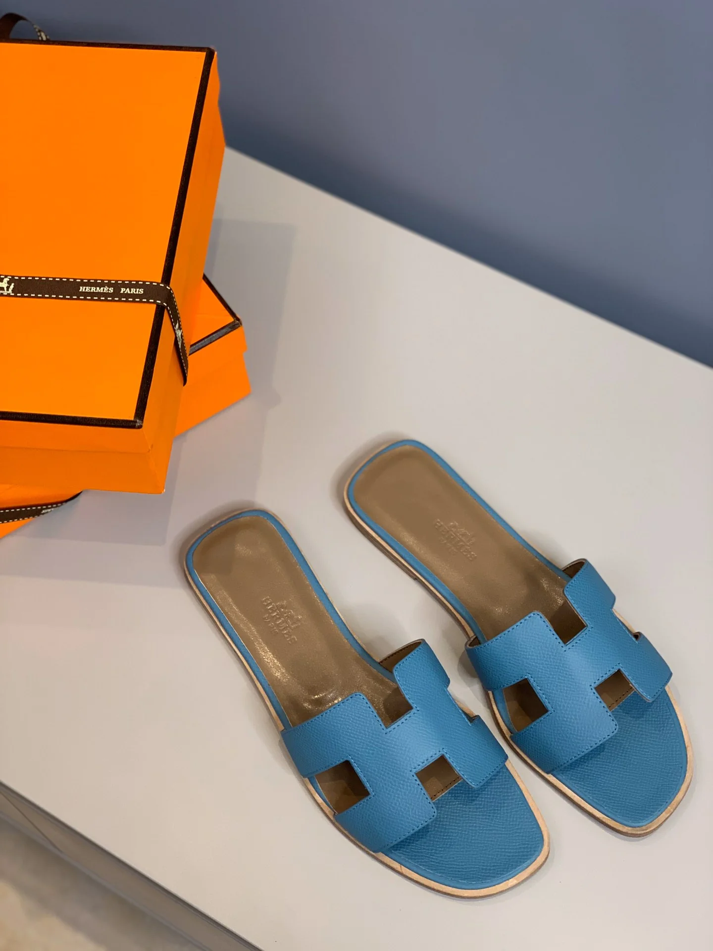 Новинка 2022 года от Hermes - Тапочки с отпечатком руки - Синие