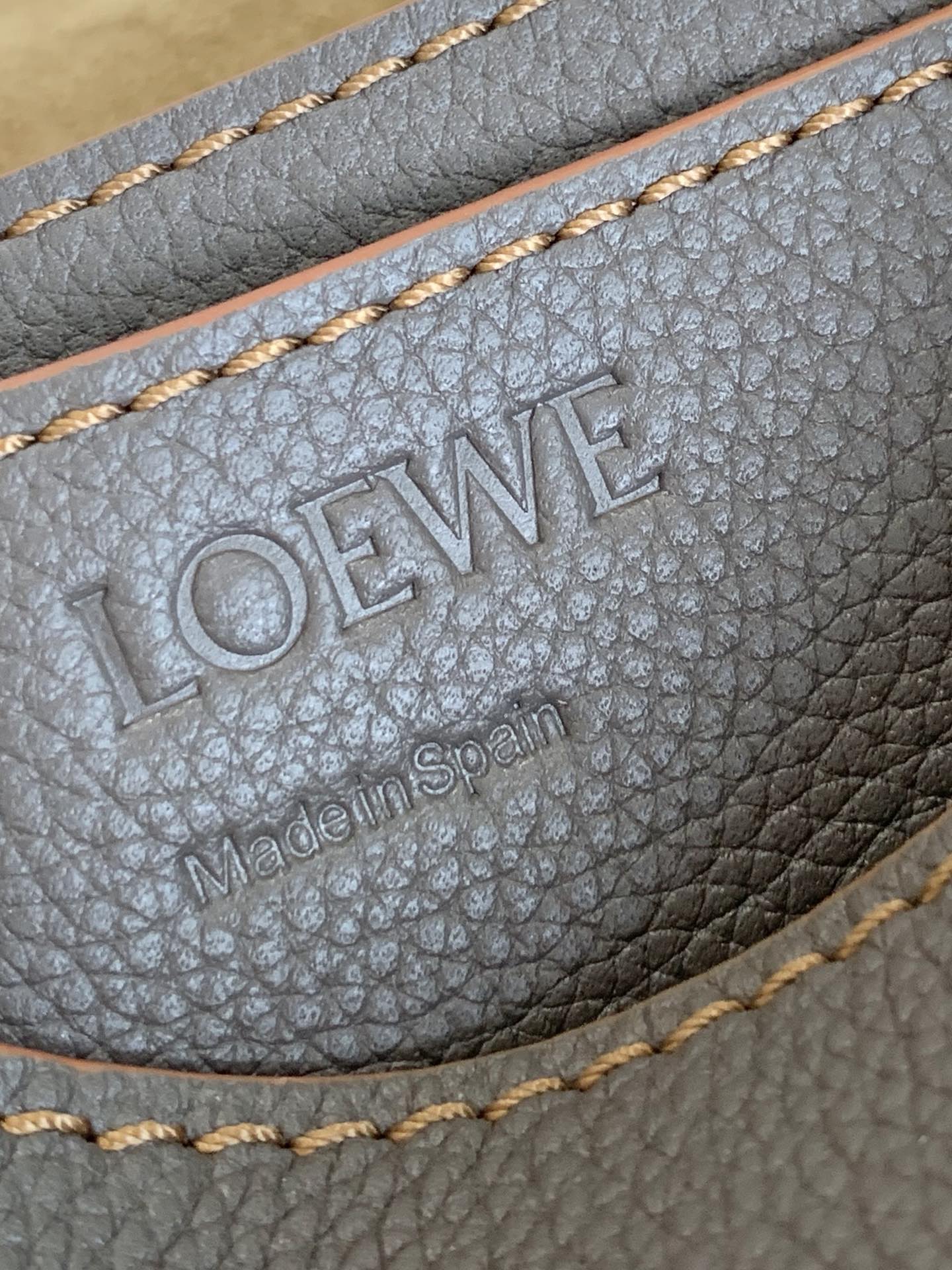 Треугольная сумка Loewe - Мягкая зернистая кожа - Телячья кожа - 2 шт.