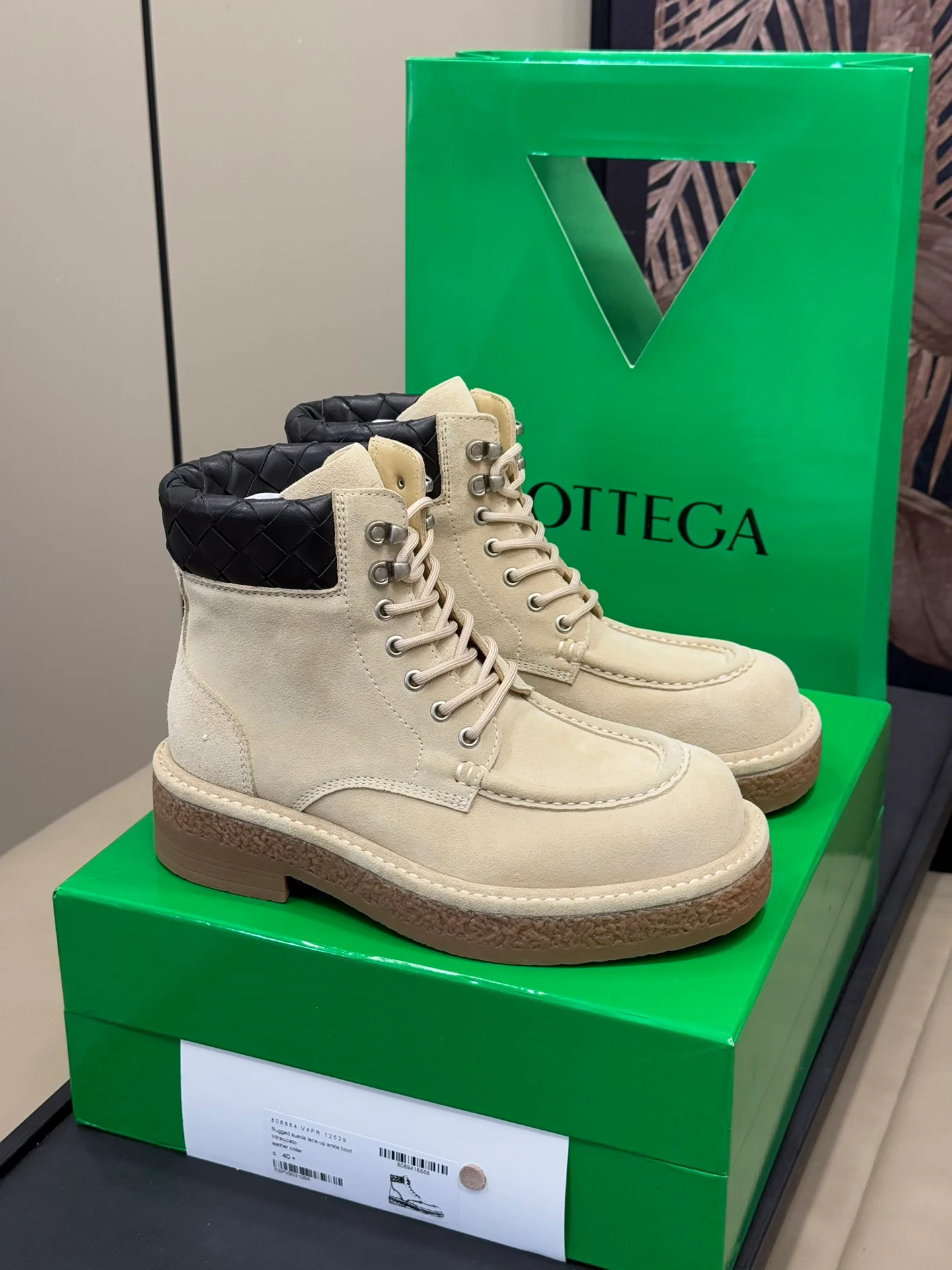 Замшевые ботинки BV-2024 - светло-коричневые