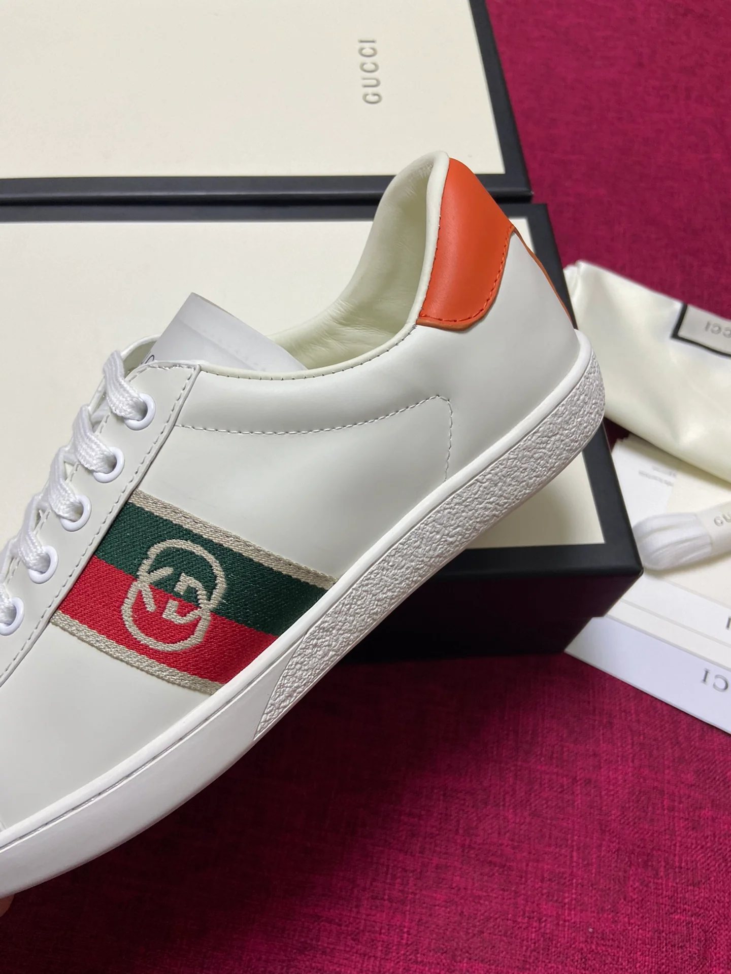 Белые кроссовки Gucci - Кроссовки - Повседневная обувь - 1