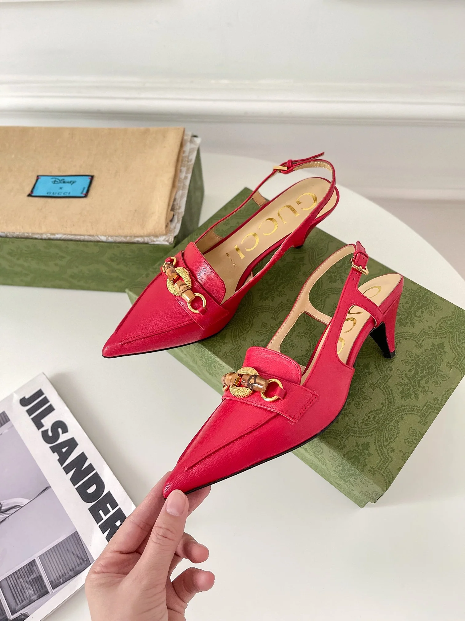 Босоножки Gucci на низком каблуке с острым носком