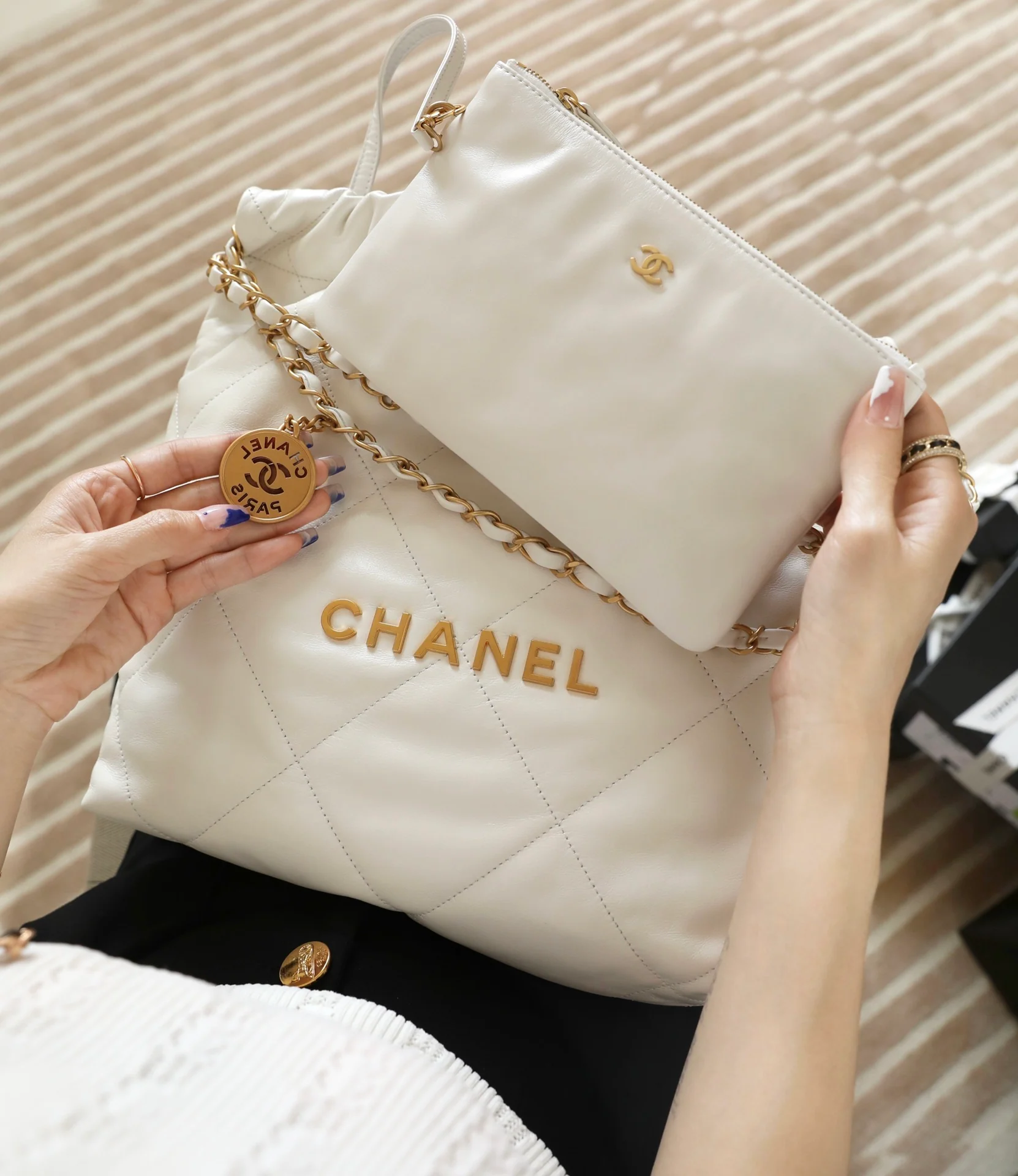 Сумка Chanel 22 - белая - маленькая