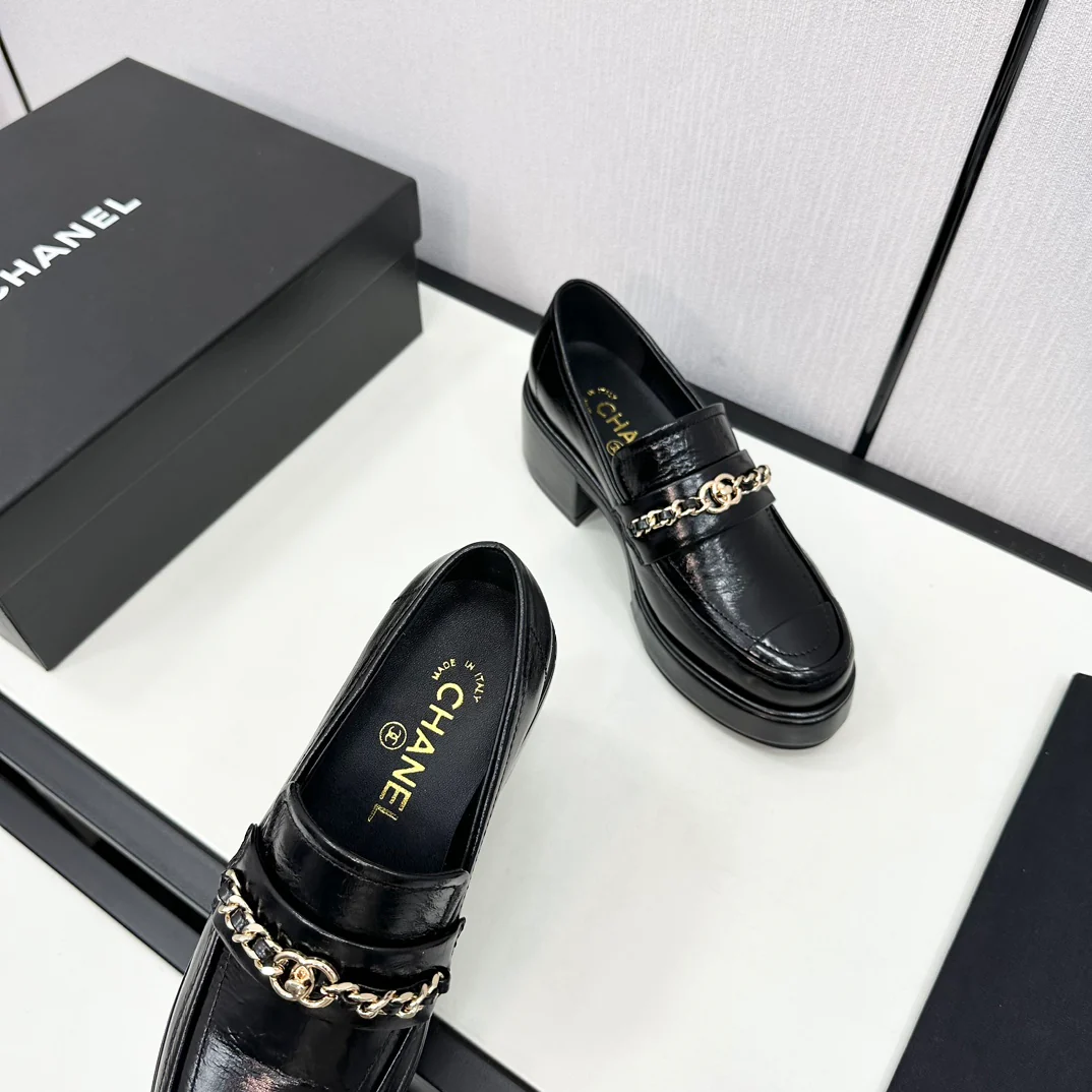 Кожаные туфли на платформе Chanel 2024 - черные