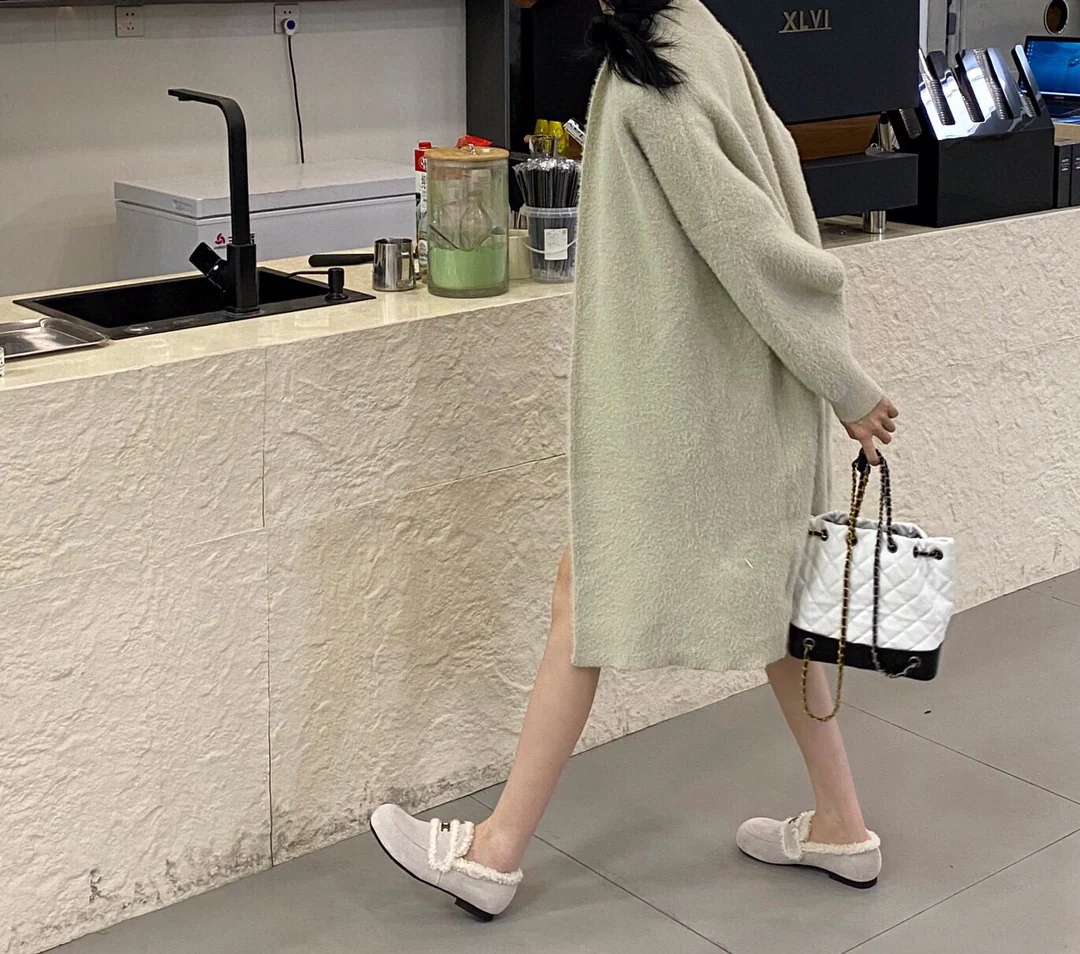 Коллекция Celine ?Ранняя весна 2022? — Пушистые балетки — Фотографии в обуви.