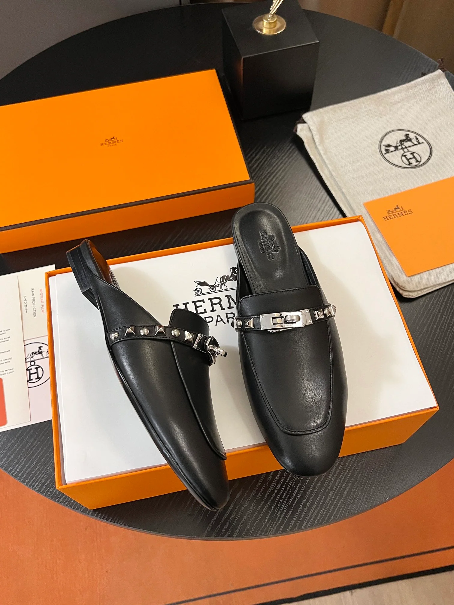 Мюли Hermes 2024 с металлической пряжкой - Сандалии без застежек - Черные - 1