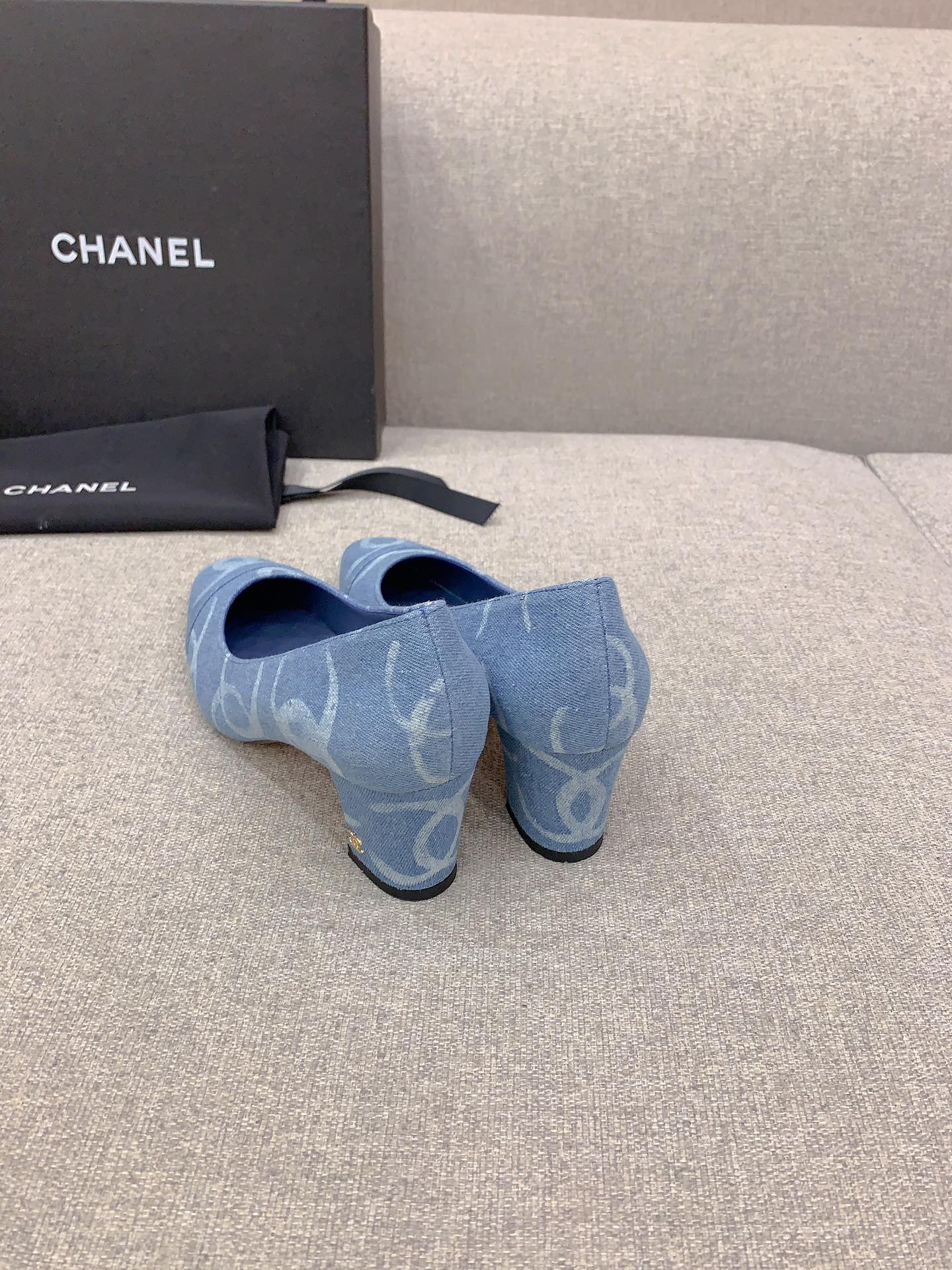 Chanel - Джинсовые туфли на массивном каблуке - Светло-голубые