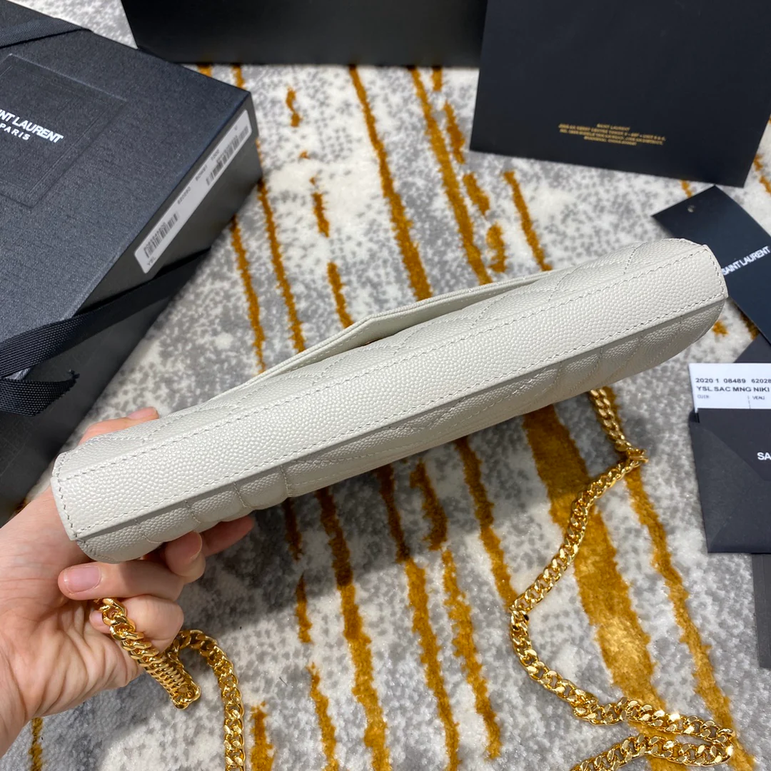 Сумка-конверт YSL с монограммой и икрой, V-образной ромбовидной стёжкой - 1