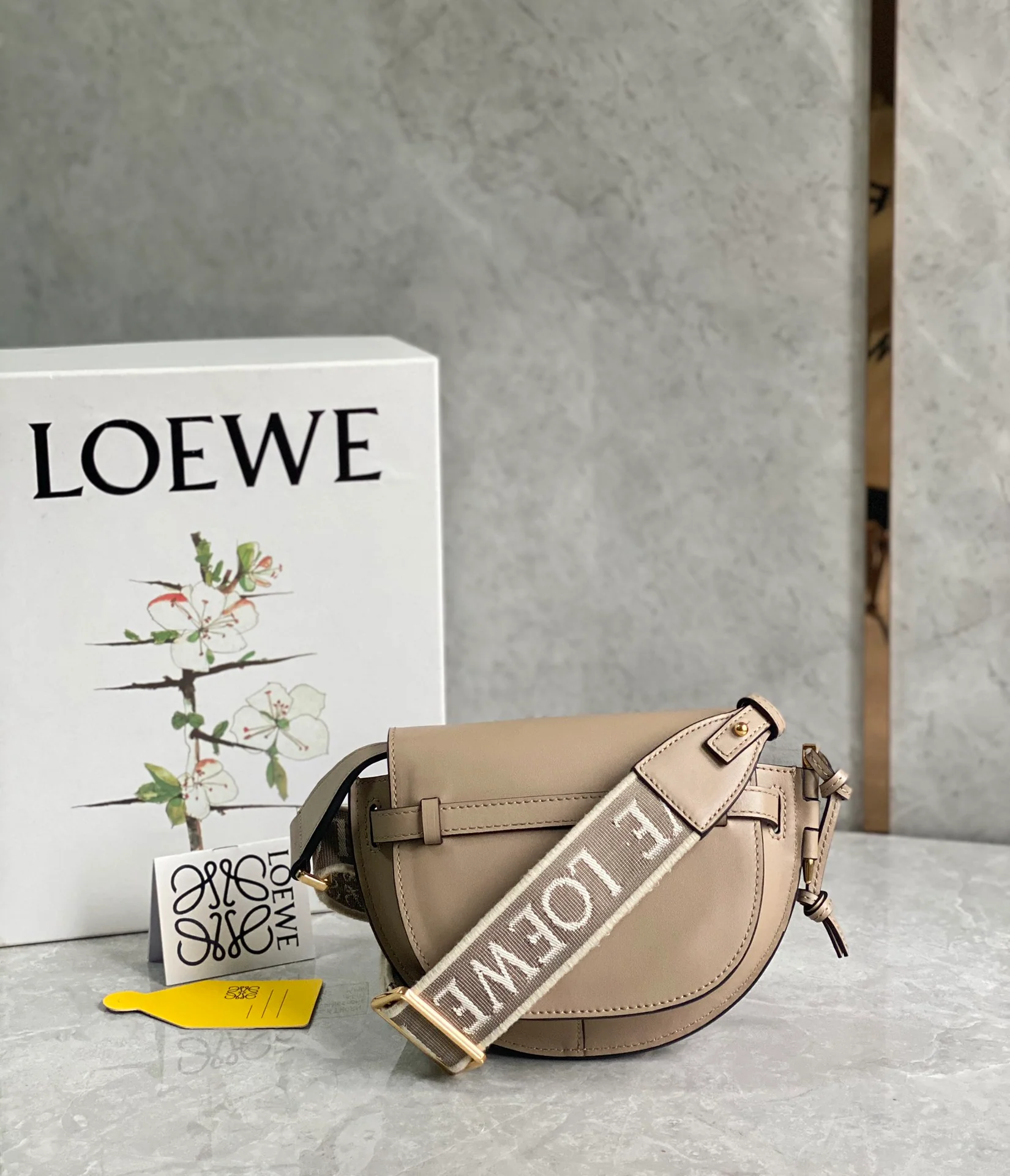 Loewe-gate-dual-apricot-mini