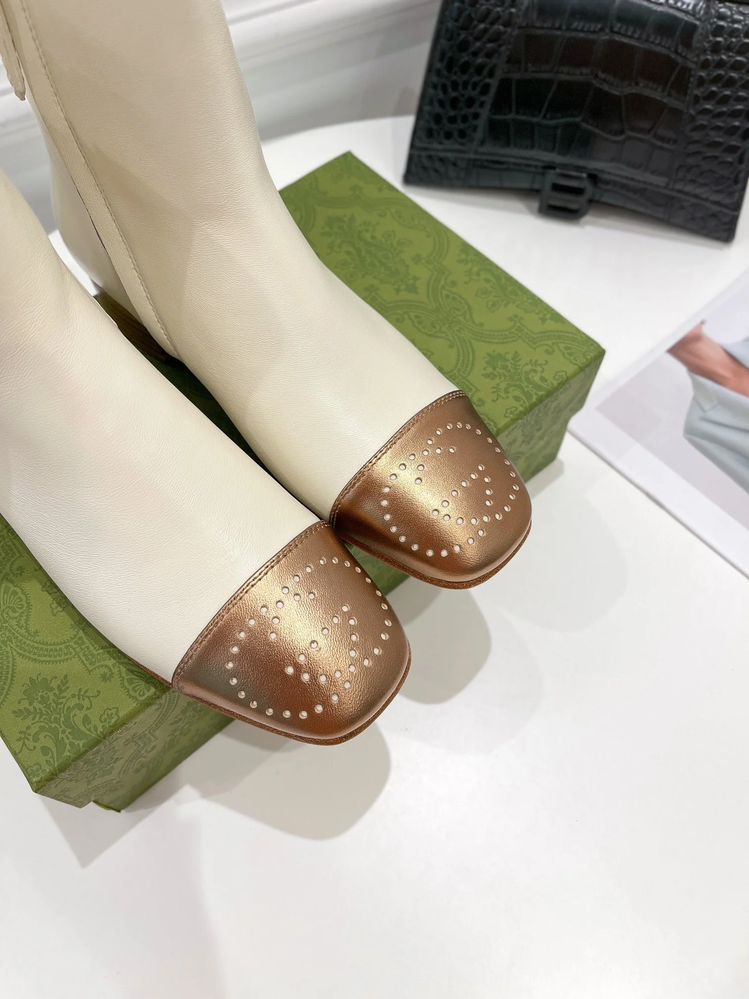 Новинки осенне-зимней коллекции Gucci 2022 - Ботильоны - 3