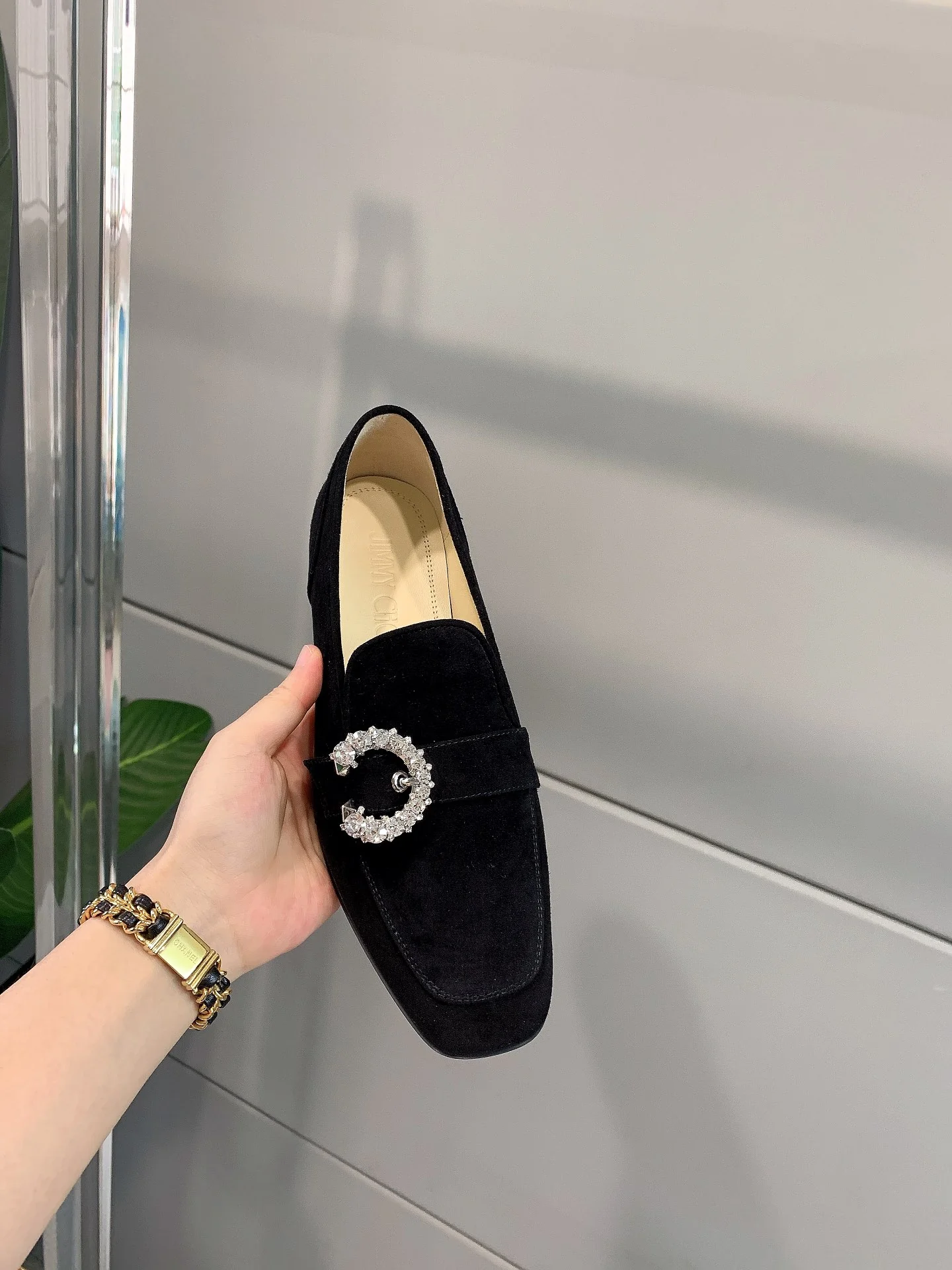 Лоферы Jimmy с пряжкой и стразами