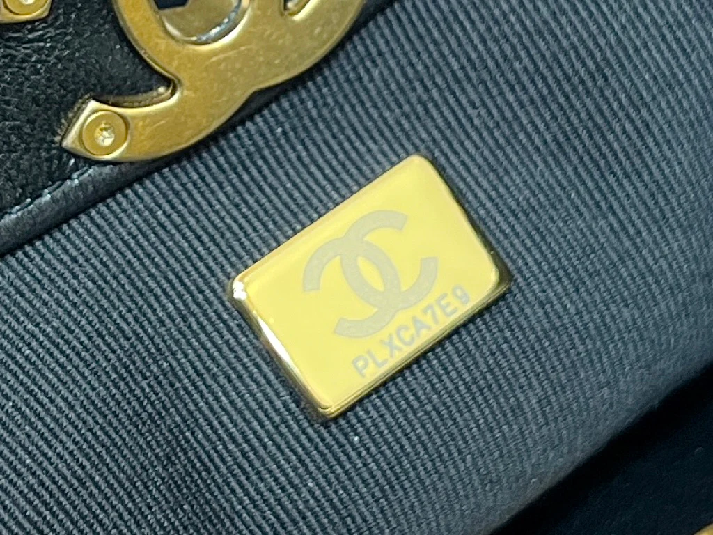 Мини-сумка Chanel 25p 31 из замши, черная