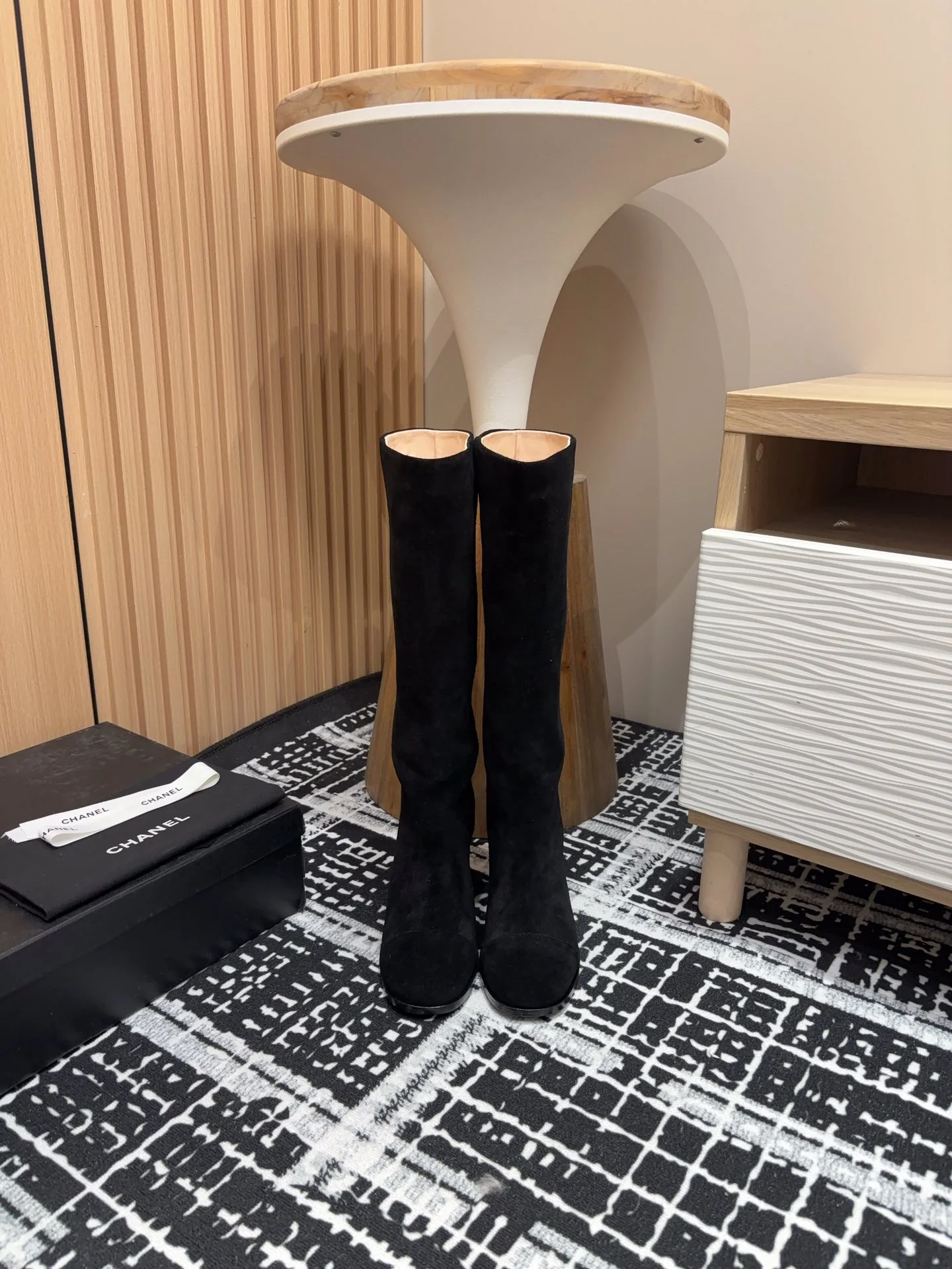 Ботинки Chanel 2024 на высоком каблуке для верховой езды - черные