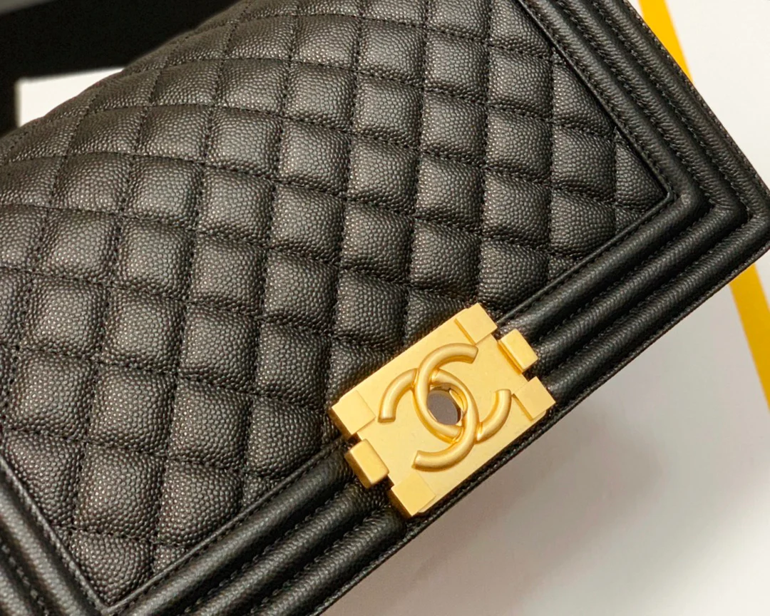 Chanel-boy-25cm-14