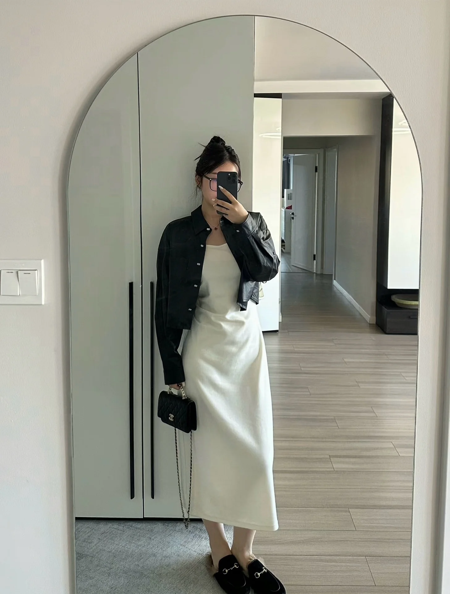 Chanel - Жемчужная сумочка WOC - Черная