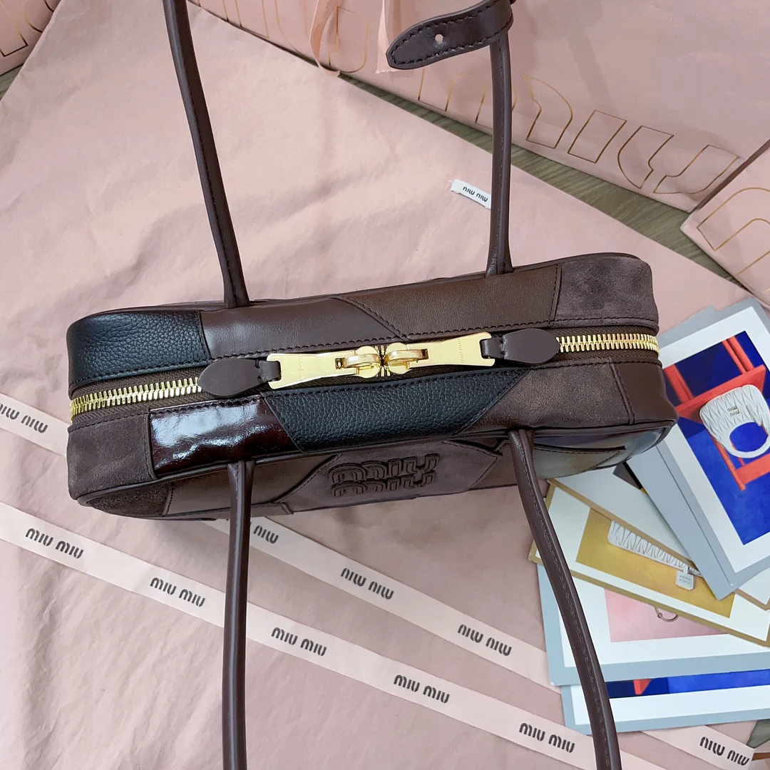 Сумка для боулинга Miu Miu 5bb147 - кожа с коричневой отделкой.