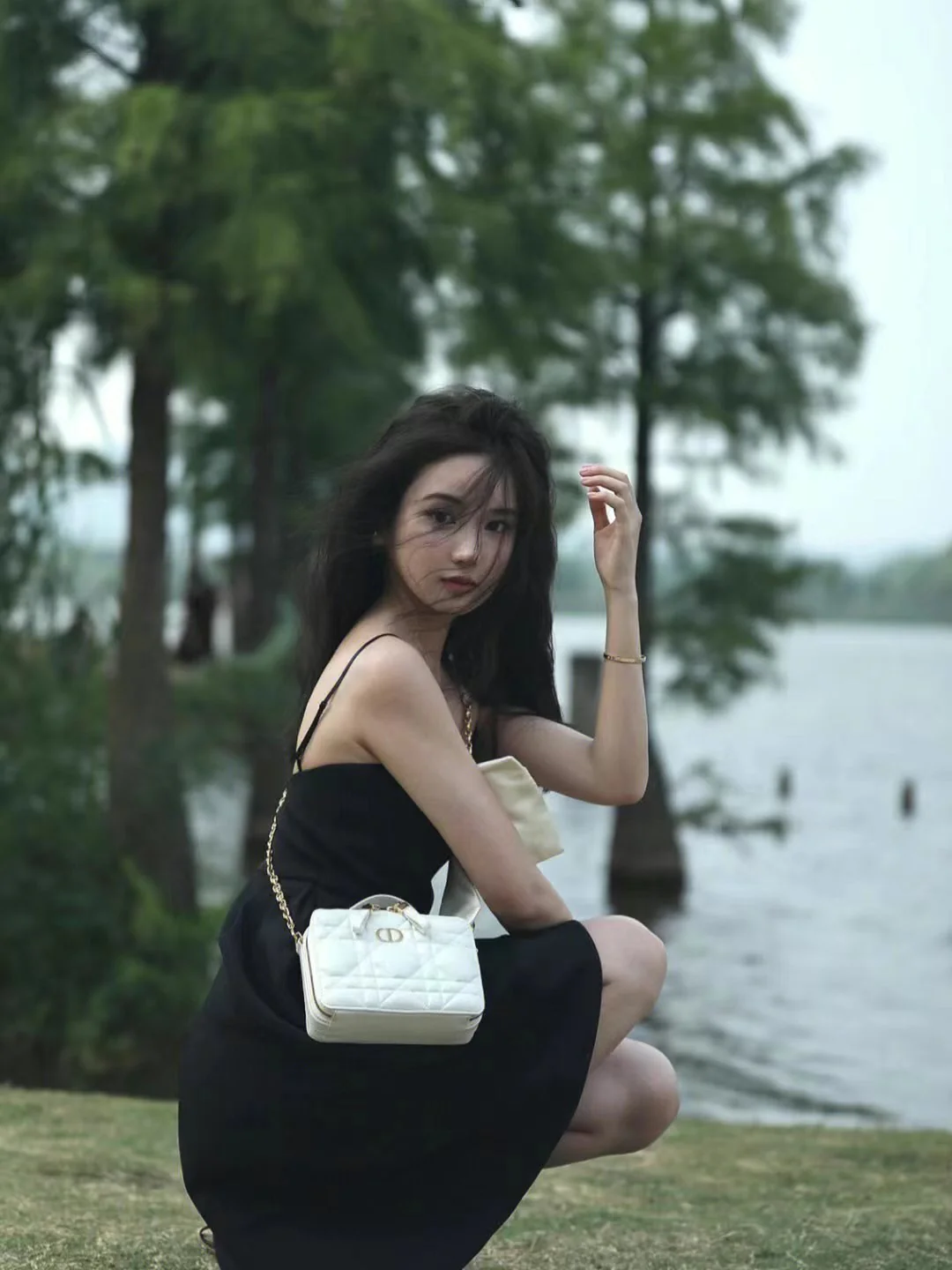 Сумка-коробочка Dior Caro - белая