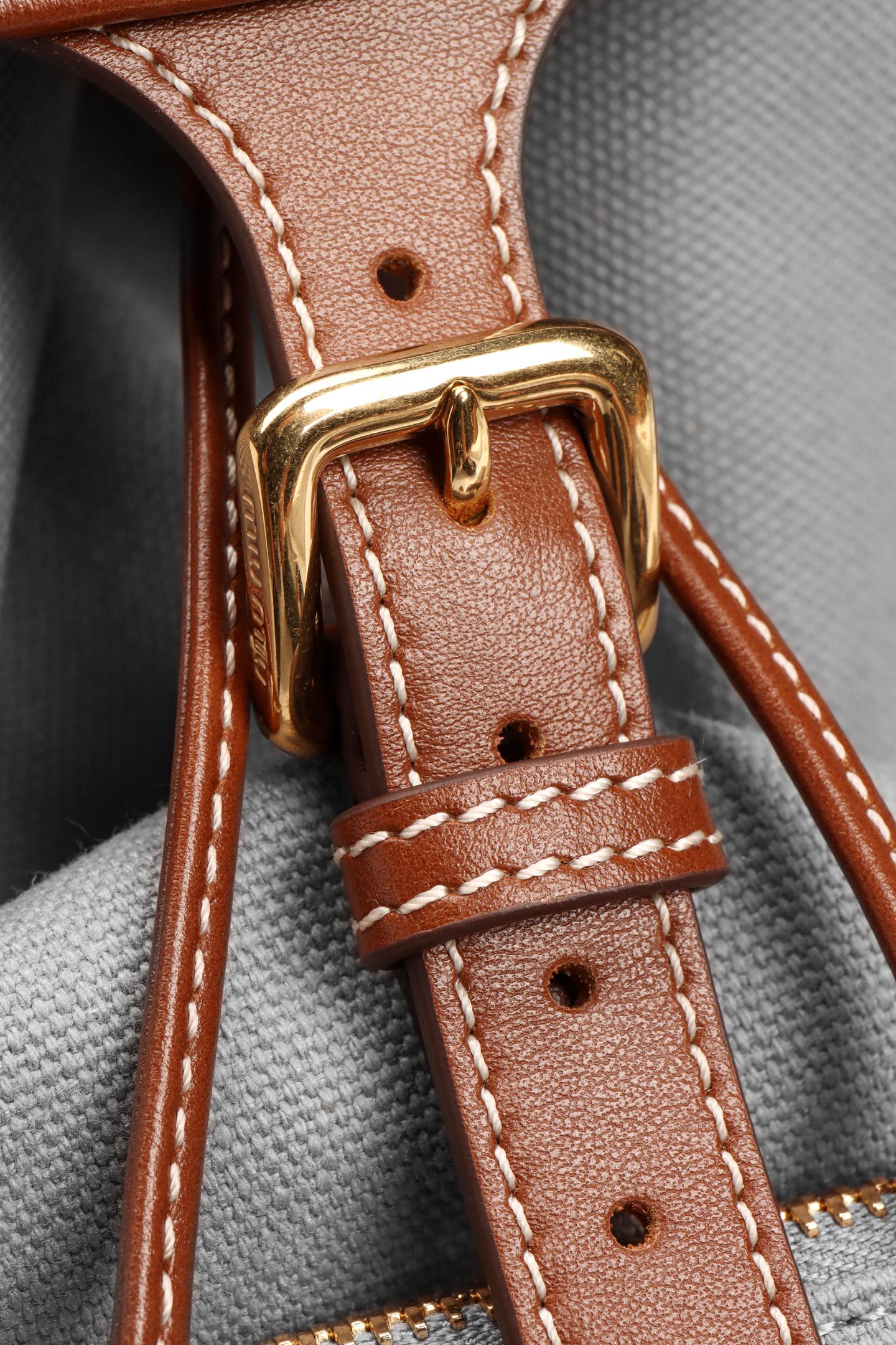 Рюкзак Miu Miu из канваса и кожи — Лондонская лимитированная серия — Большой, серый