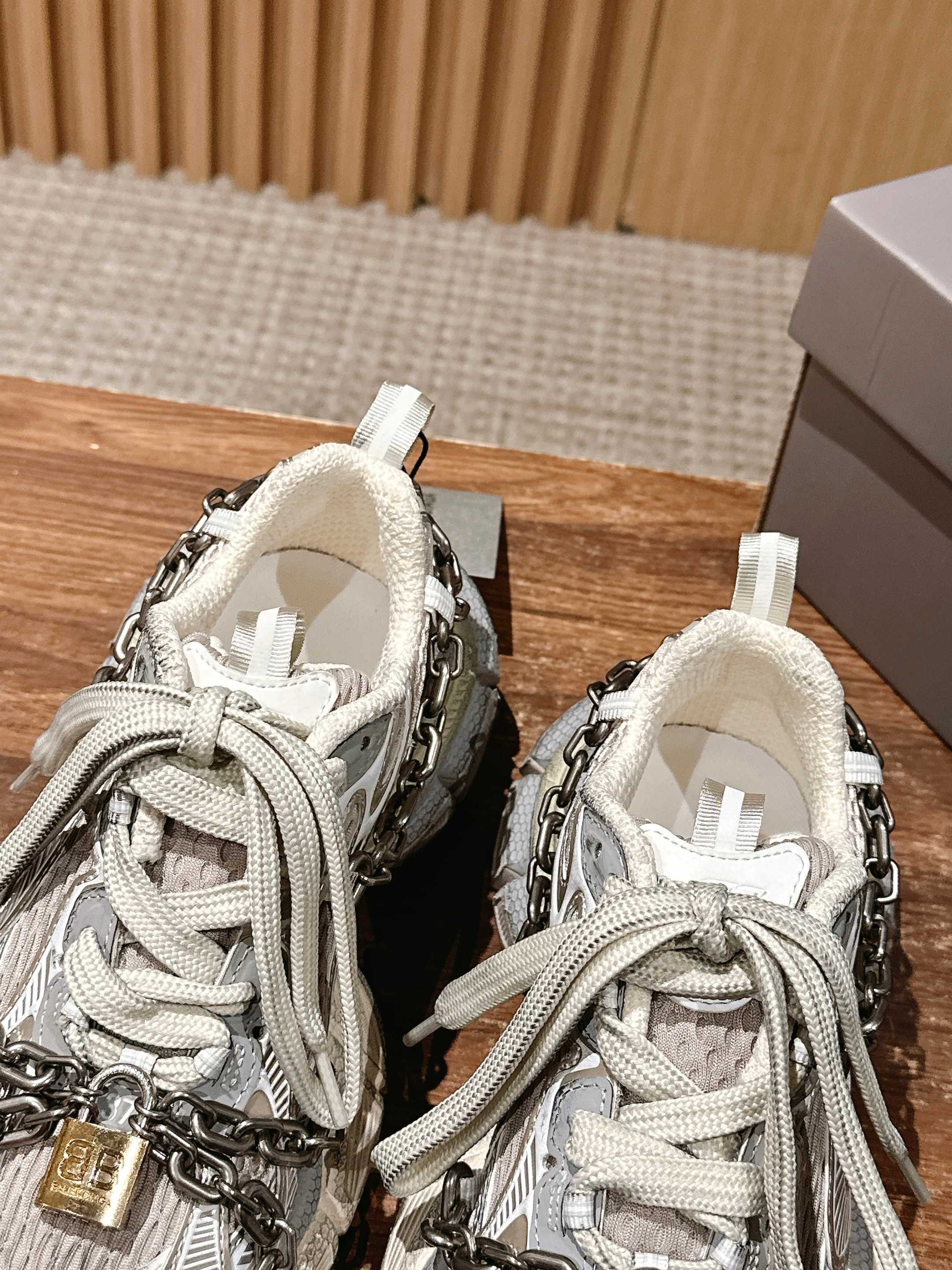 Массивные кроссовки Balenciaga — парный стиль — серебристые