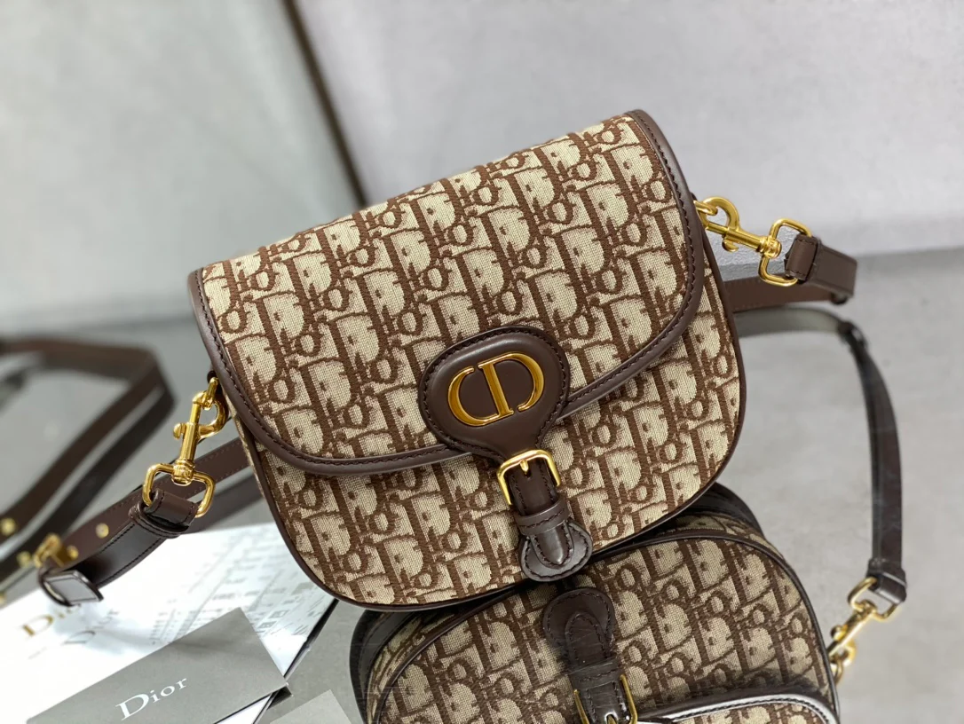 Сумка-кошелек Dior Bobby Bag - серия Oblique, осень/зима - средний размер - кофейно-коричневый цвет