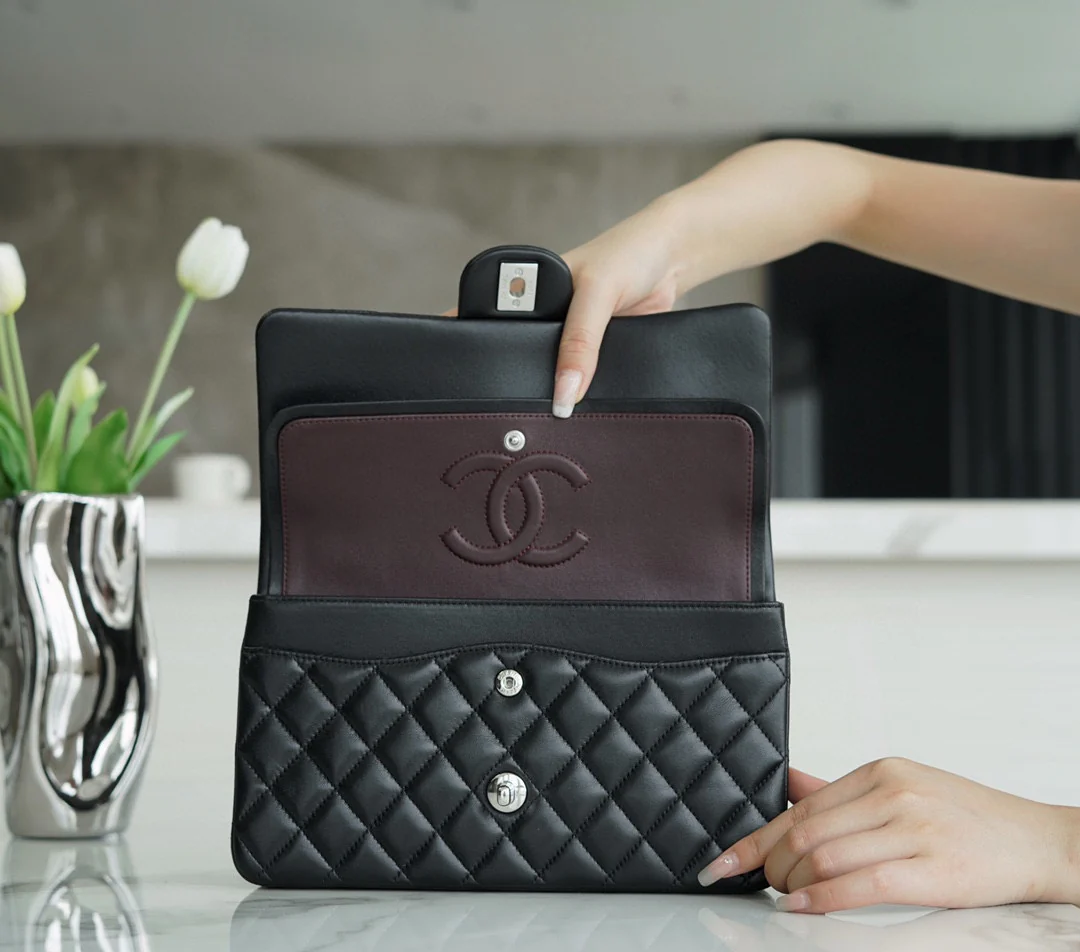 Сумка Chanel CF Medium - 25 см - из черной овечьей кожи с серебряной пряжкой - CF25