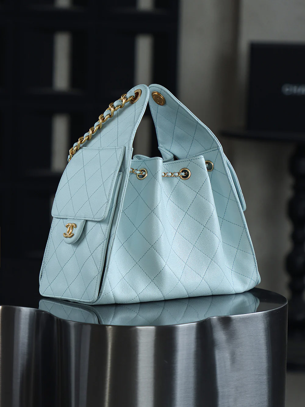 Сумка Chanel 25c Hippie Hobo Small Macaron с золотой пряжкой