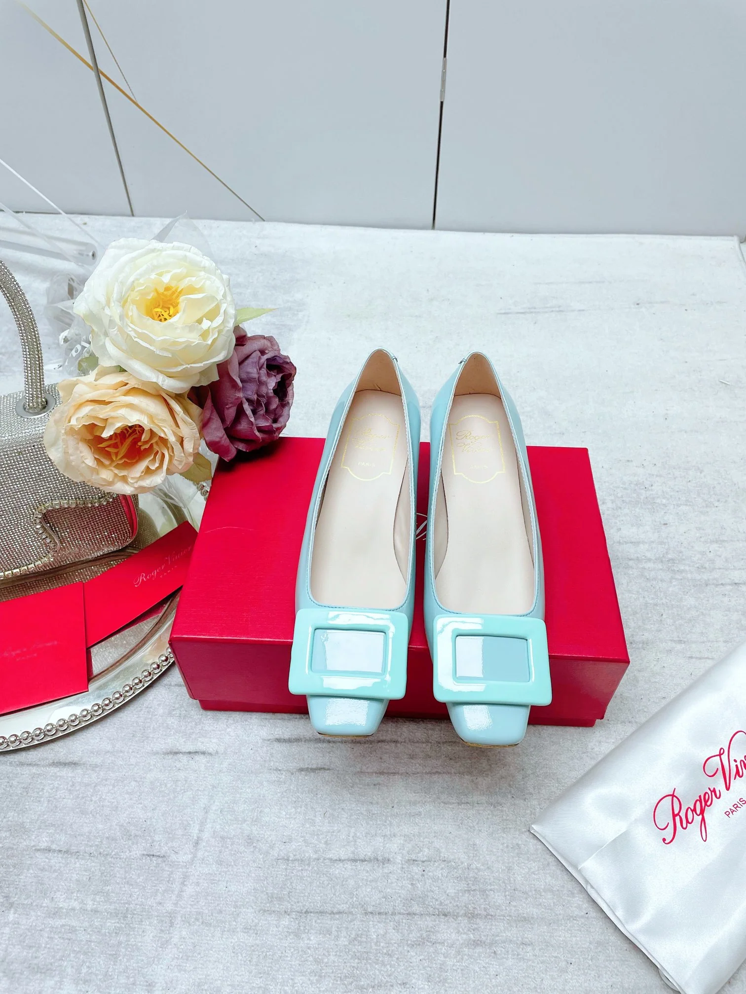 Обувь RV - Новинка ранней весны 2023 года - Элегантные туфли на низком каблуке - Светло-голубые