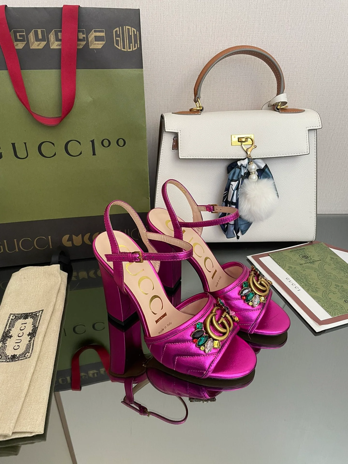 Босоножки Gucci 2022 на высоком каблуке, украшенные стразами - 1