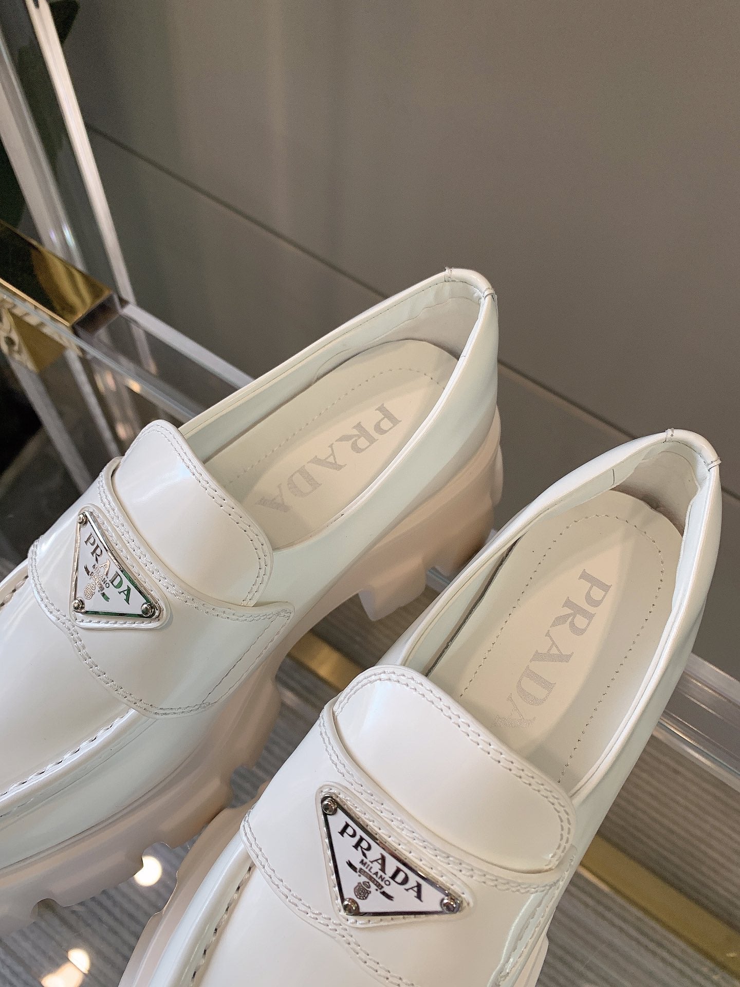 Лоферы на платформе Prada