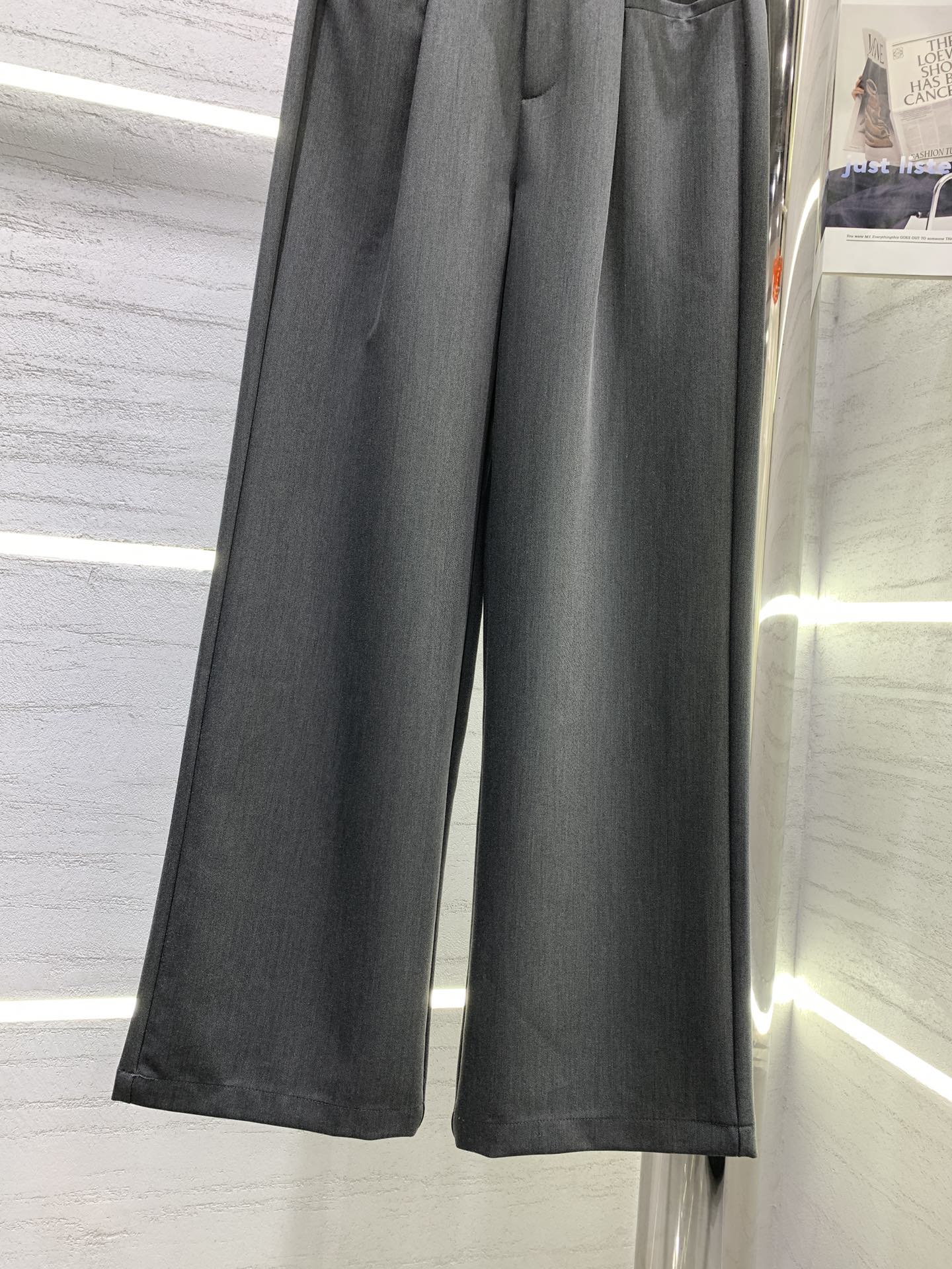 Balenciaga 2403 - Новые брюки от костюма с передними складками и карманами