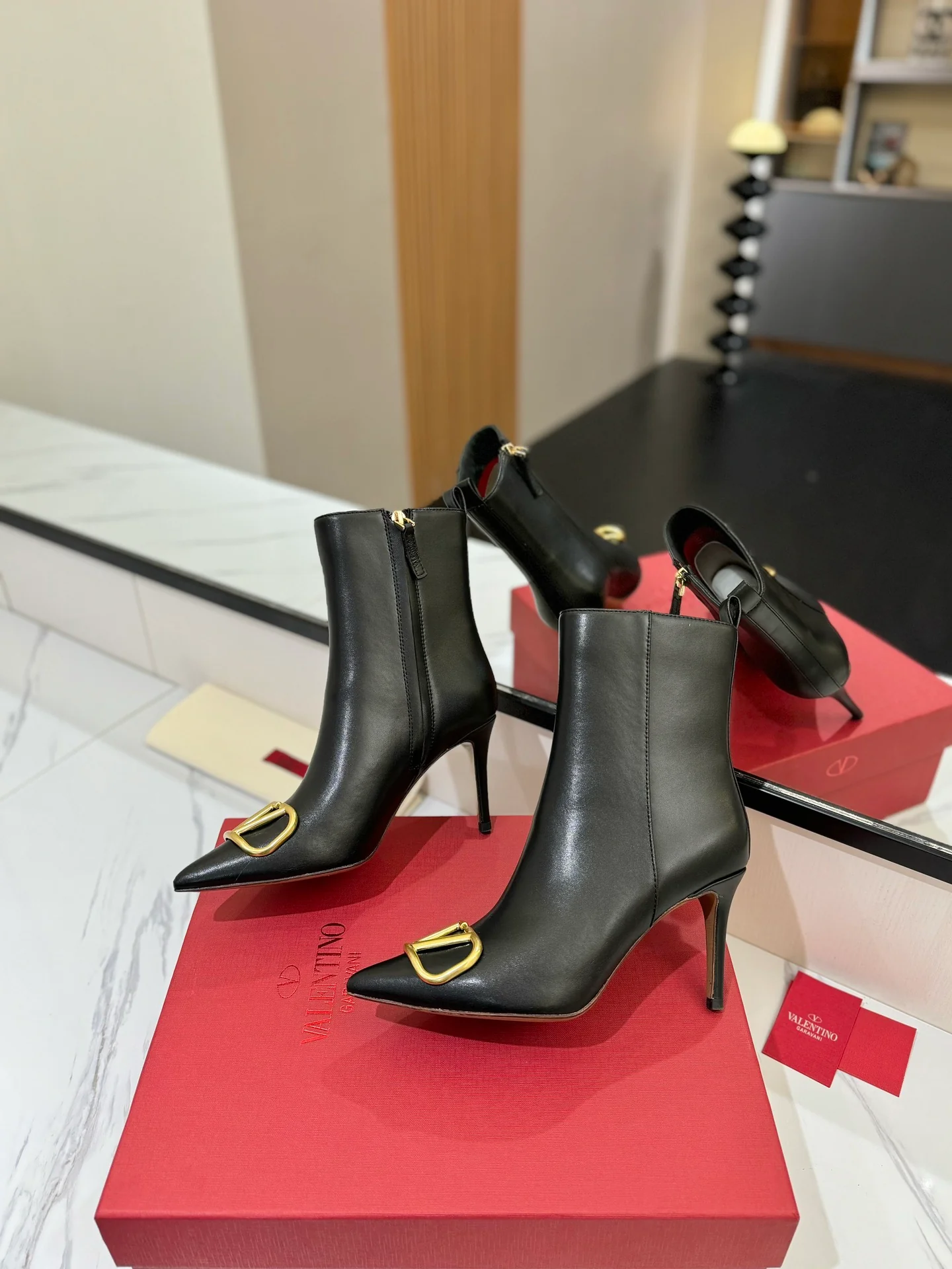 Сапоги для верховой езды на высоком каблуке Valentino 2024 — черные