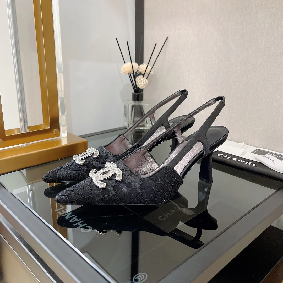 Туфли Chanel на высоком каблуке с пряжкой и стразами - Винтажная коллекция - 6-5 см