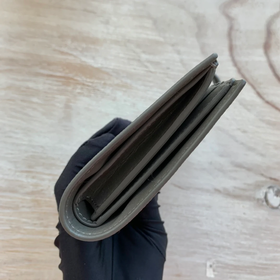 Кошелек Celine Strap из зернистой телячьей кожи — темно-серый