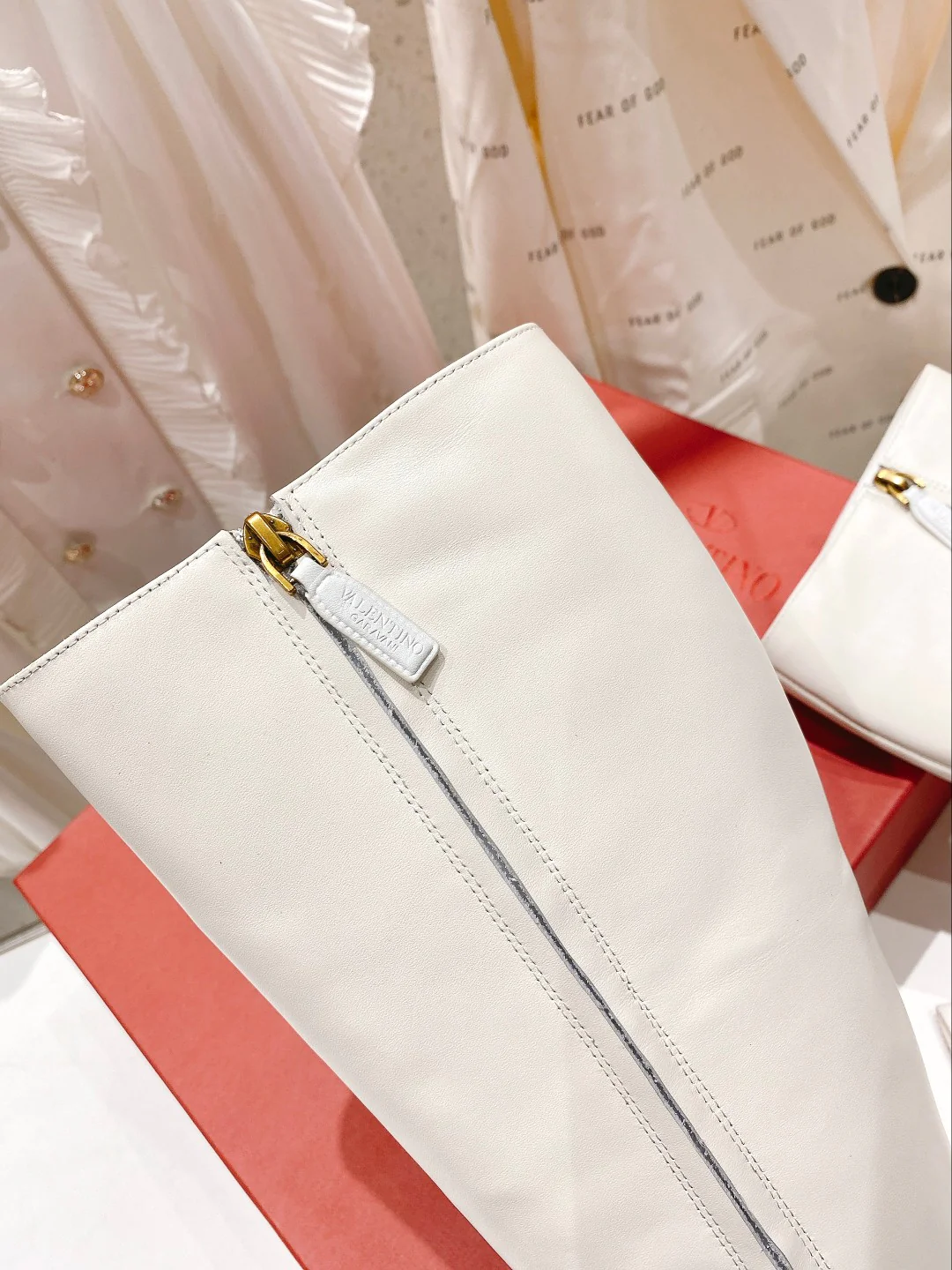 Сапоги-шпильки Valentino с заклепками - белые