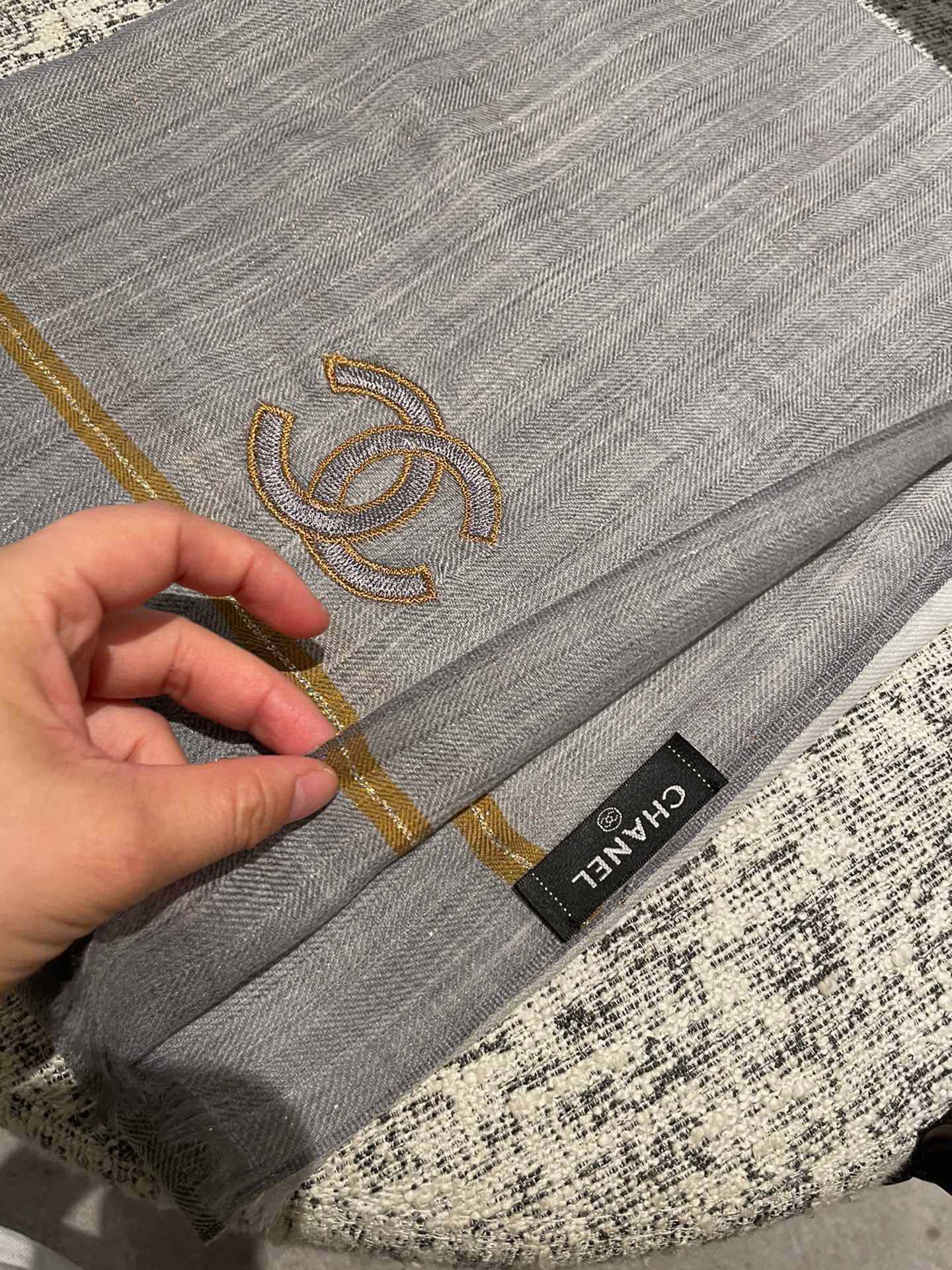 Chanel - Мягкий однотонный шарф - 105-180 см - Серый