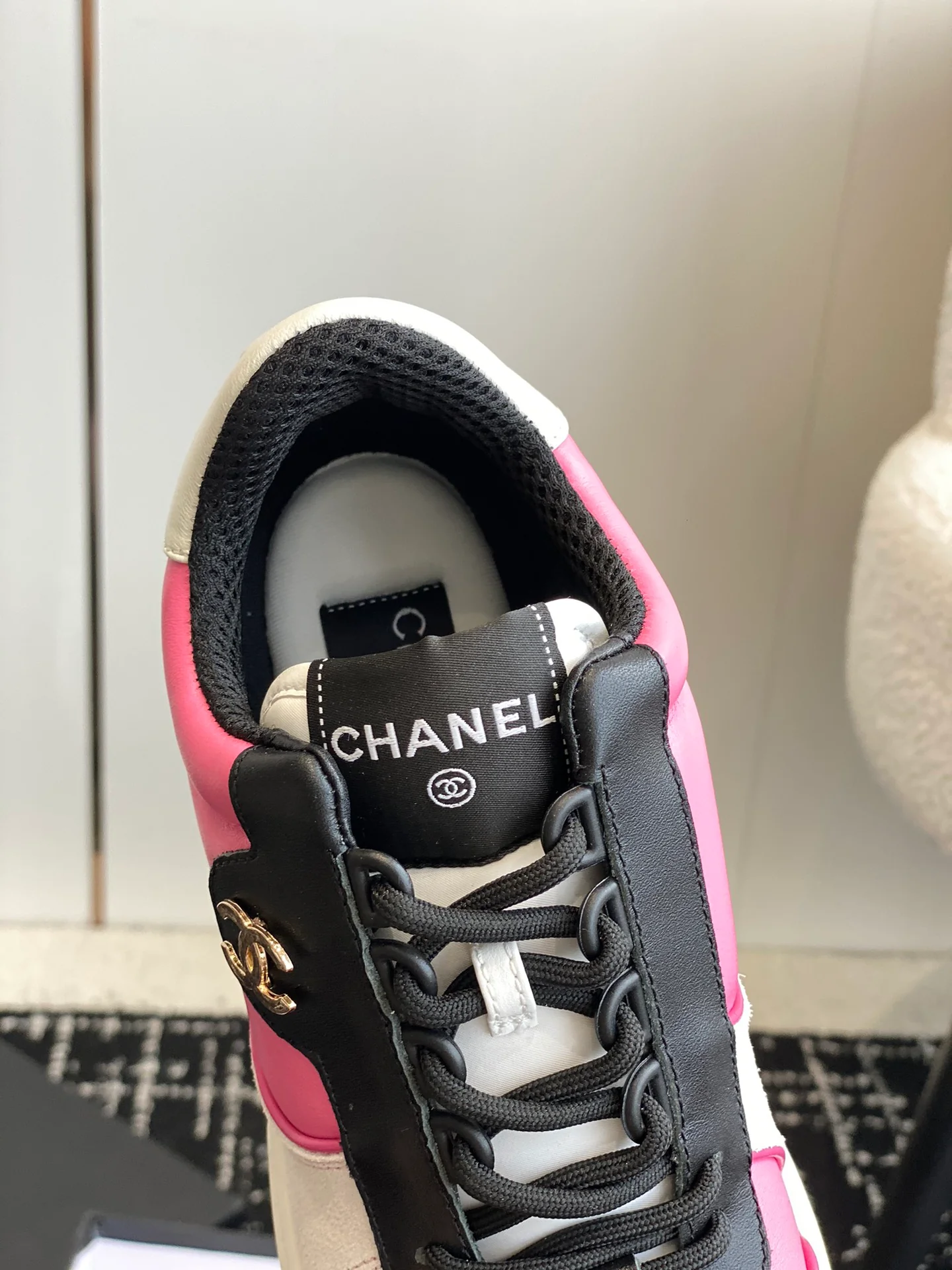 Новинка 2023 года от Chanel - Кроссовки из овечьей кожи - Розовые