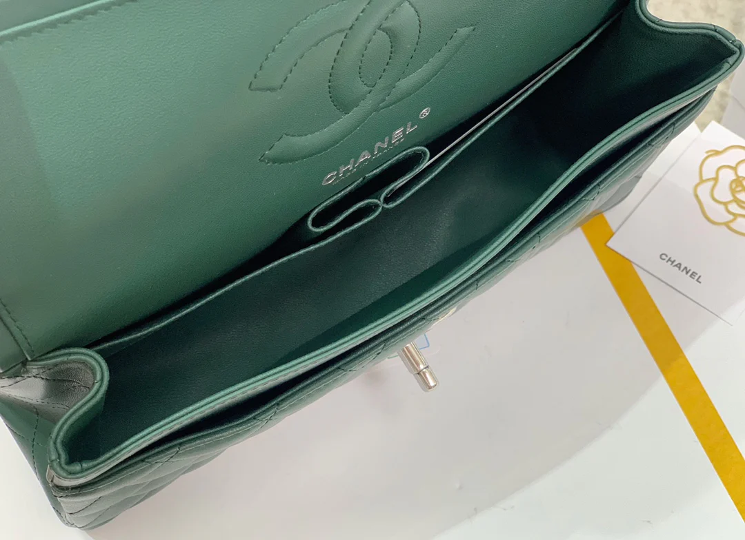 Сумка Chanel из овечьей кожи CF — зеленая с серебристой фурнитурой — 25 см