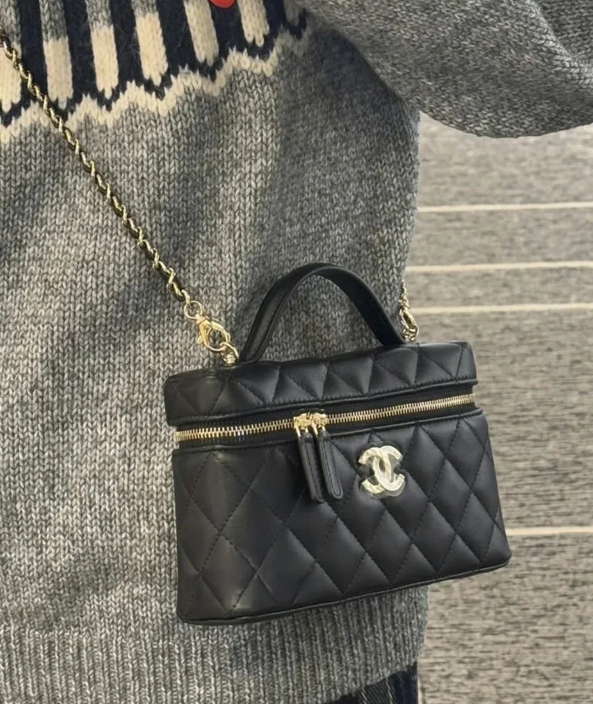 Сумка-ланчбокс Chanel 25c-LP из овечьей кожи - черная