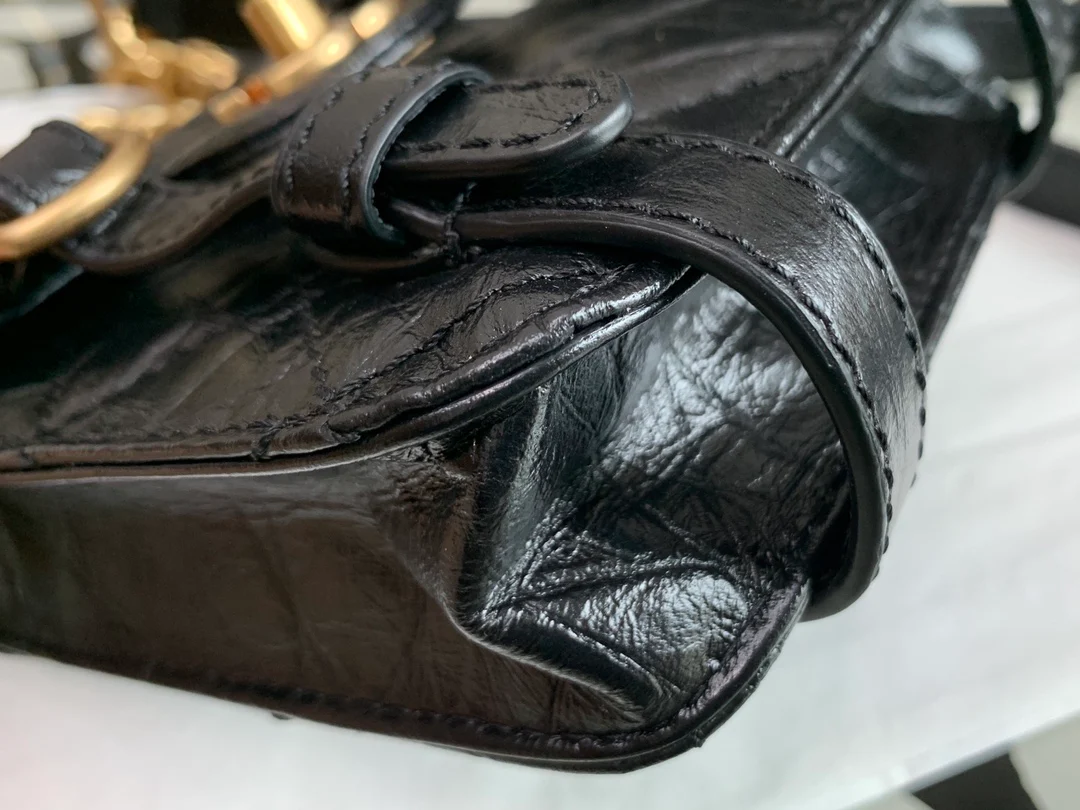 Коллекция Chanel осень/зима - сумка с вертикальным клапаном - сумка-мессенджер