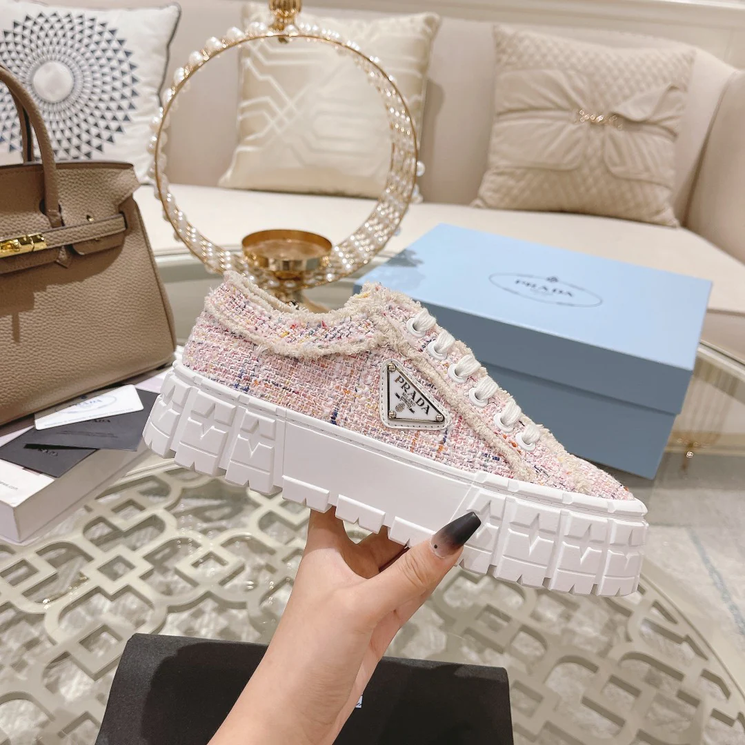 Новинка сезона осень/зима 2022 от Prada - Туфли из фактурной парусины - Розовые