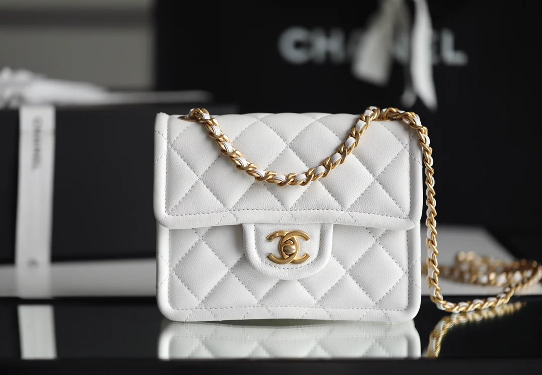 Маленькая булочка из тофу Chanel - белая