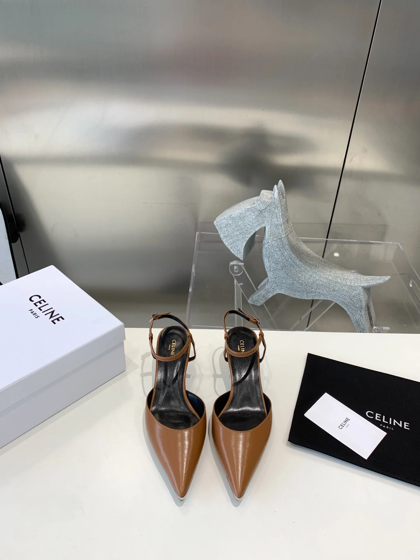 Сандалии Celine с острым носком, представленные на подиуме в 2022 году — размеры 35-39-40 (изготовлены на заказ)