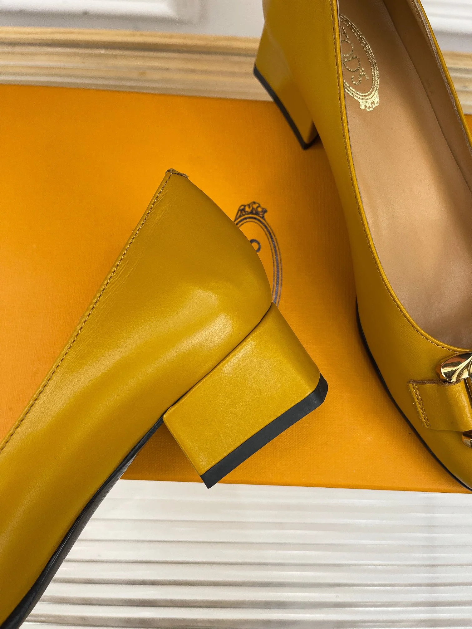 Tods - Лоферы с металлической пряжкой - Бежевый/Желтый