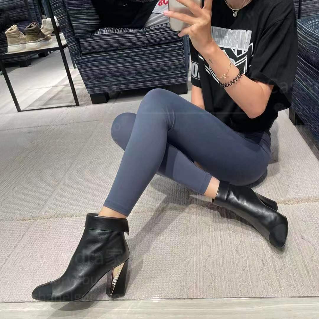 Новинка сезона осень/зима 2022 от Chanel - Ботильоны на высоком каблуке - Черные