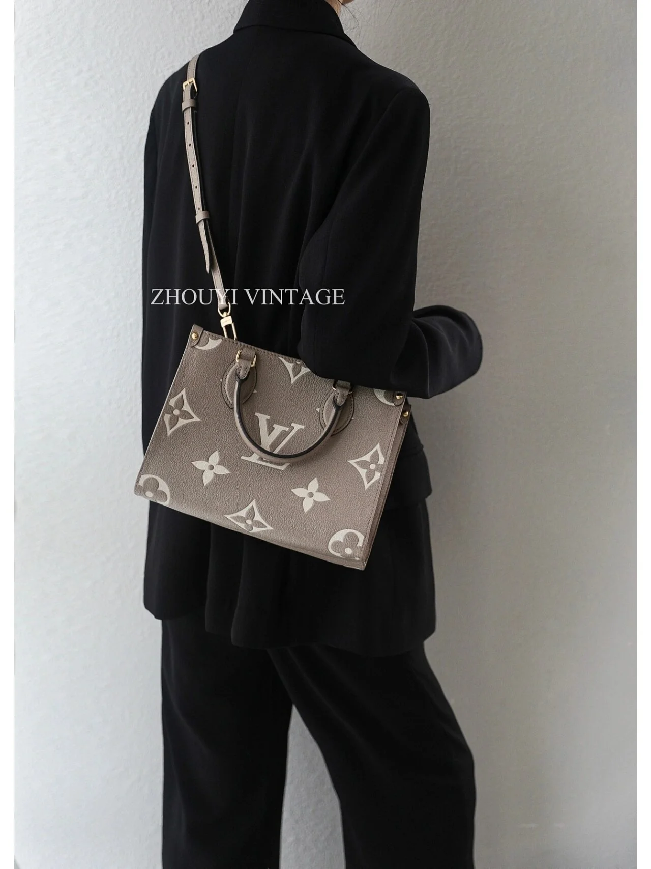 m45494-LV-onthego-mm-Сумка через плечо - Голубино-серый